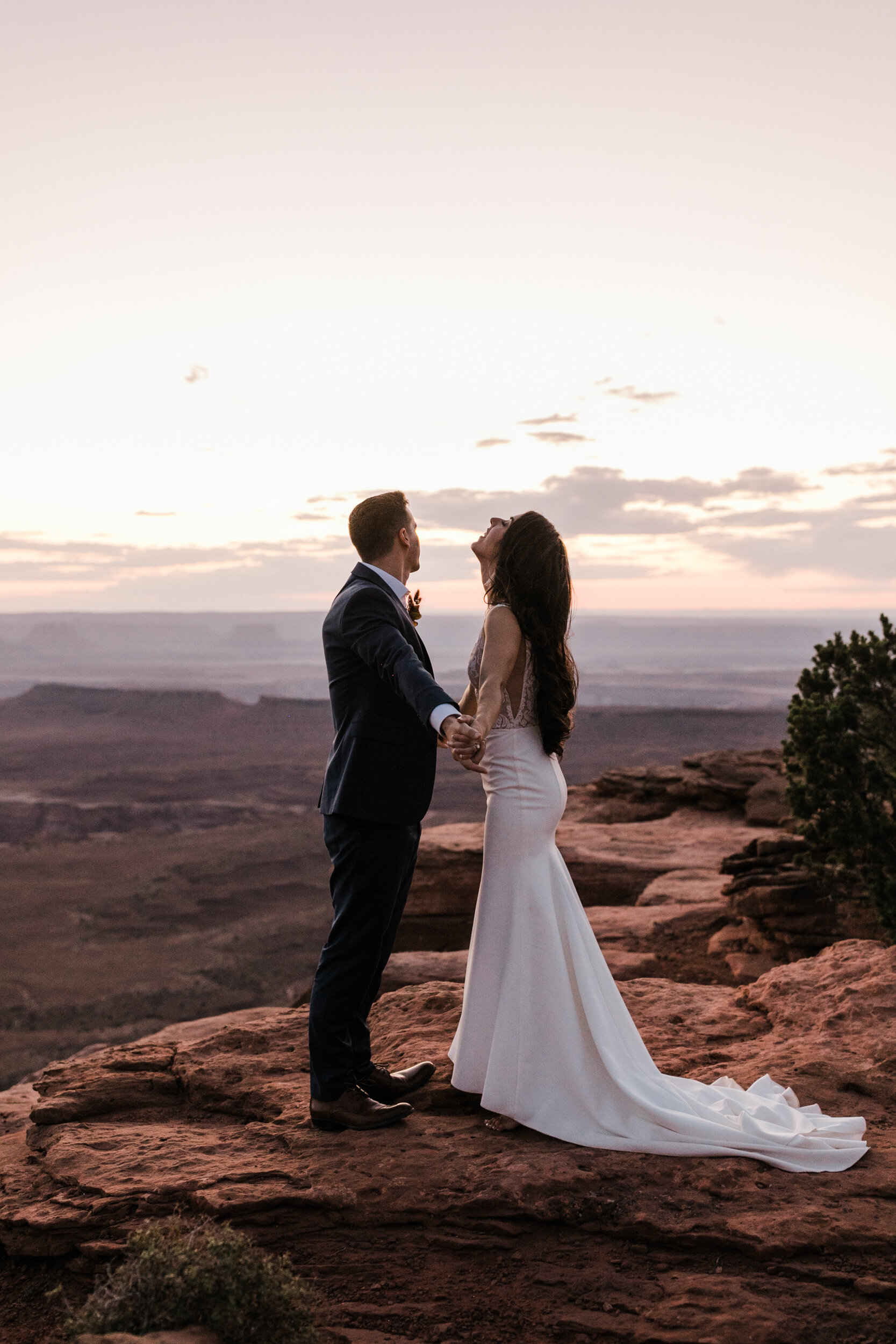 sunset elopement ceremony in canyonlands national park | moab adventure wedding | the hearnes photography