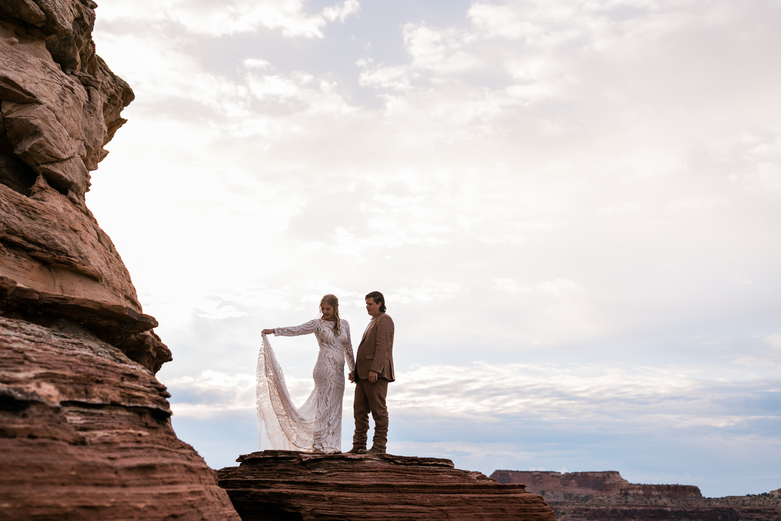 Last-minute elopement wedding in Moab, Utah | Elopement with kids | Wedding Photos with a baby | The Hearnes