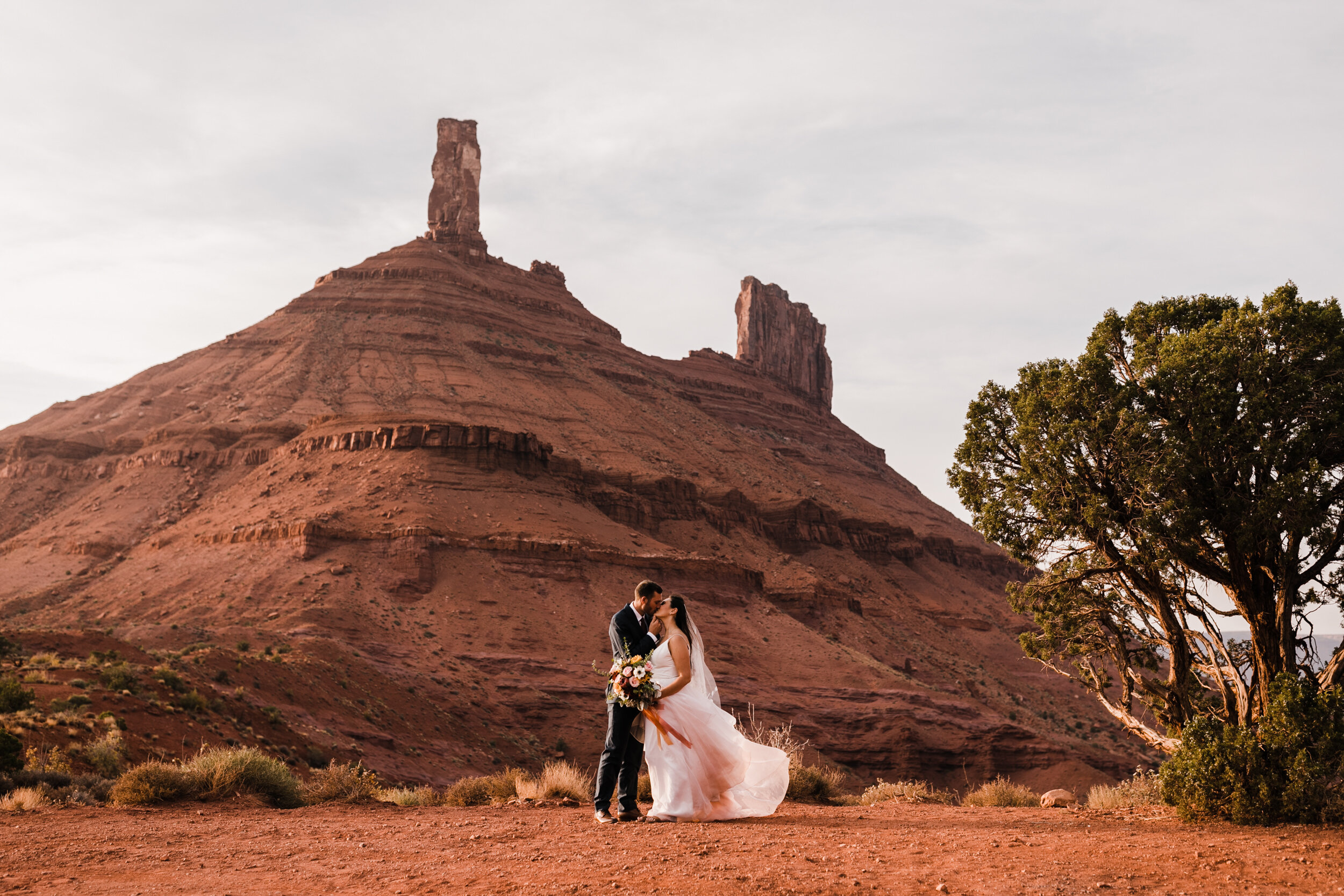 Covid-Friendly wedding in Moab, Utah | Small Elopement with The Hearnes