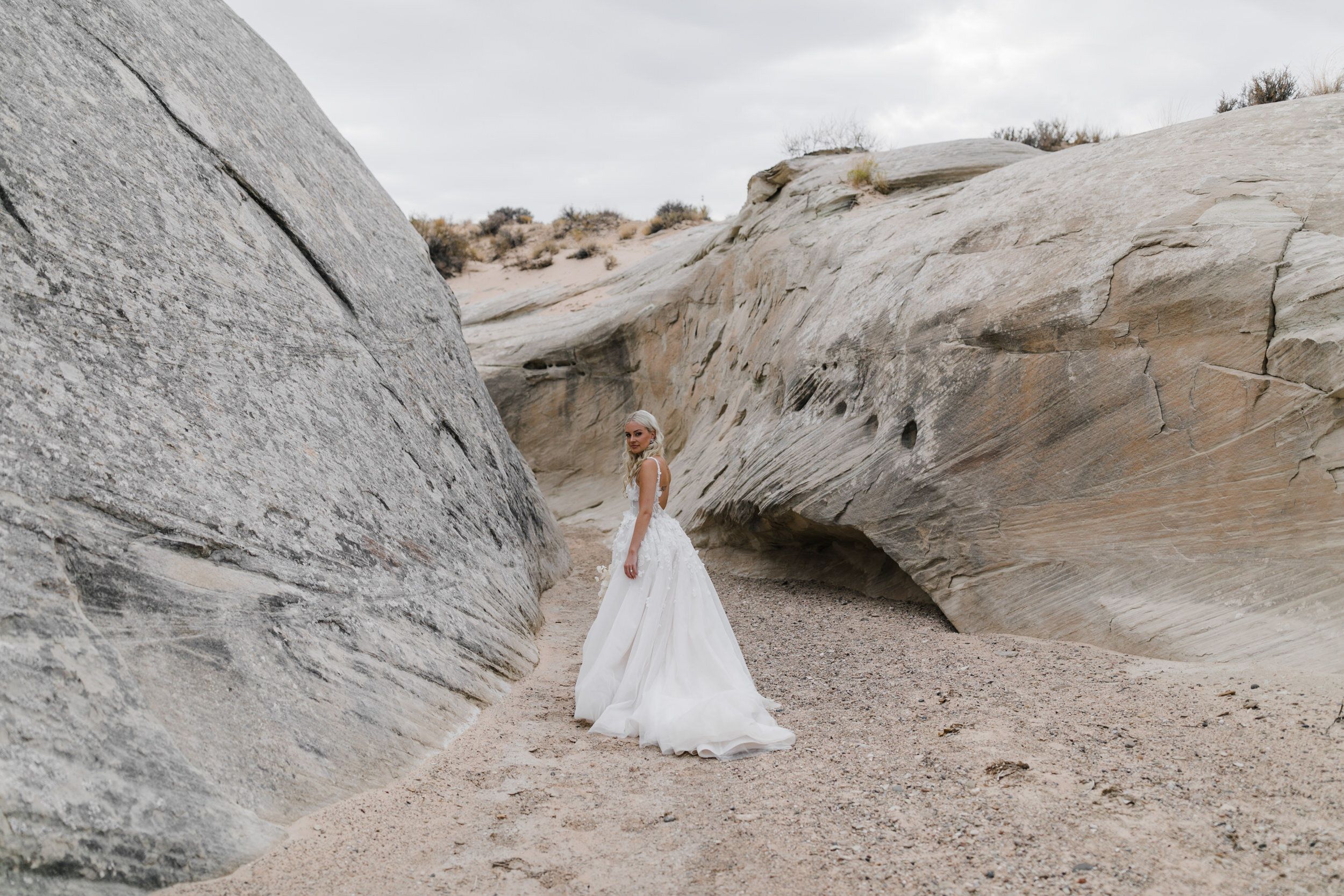 Slot Canyon hike in Utah at an Amangiri Elopement | The Hearnes Photography