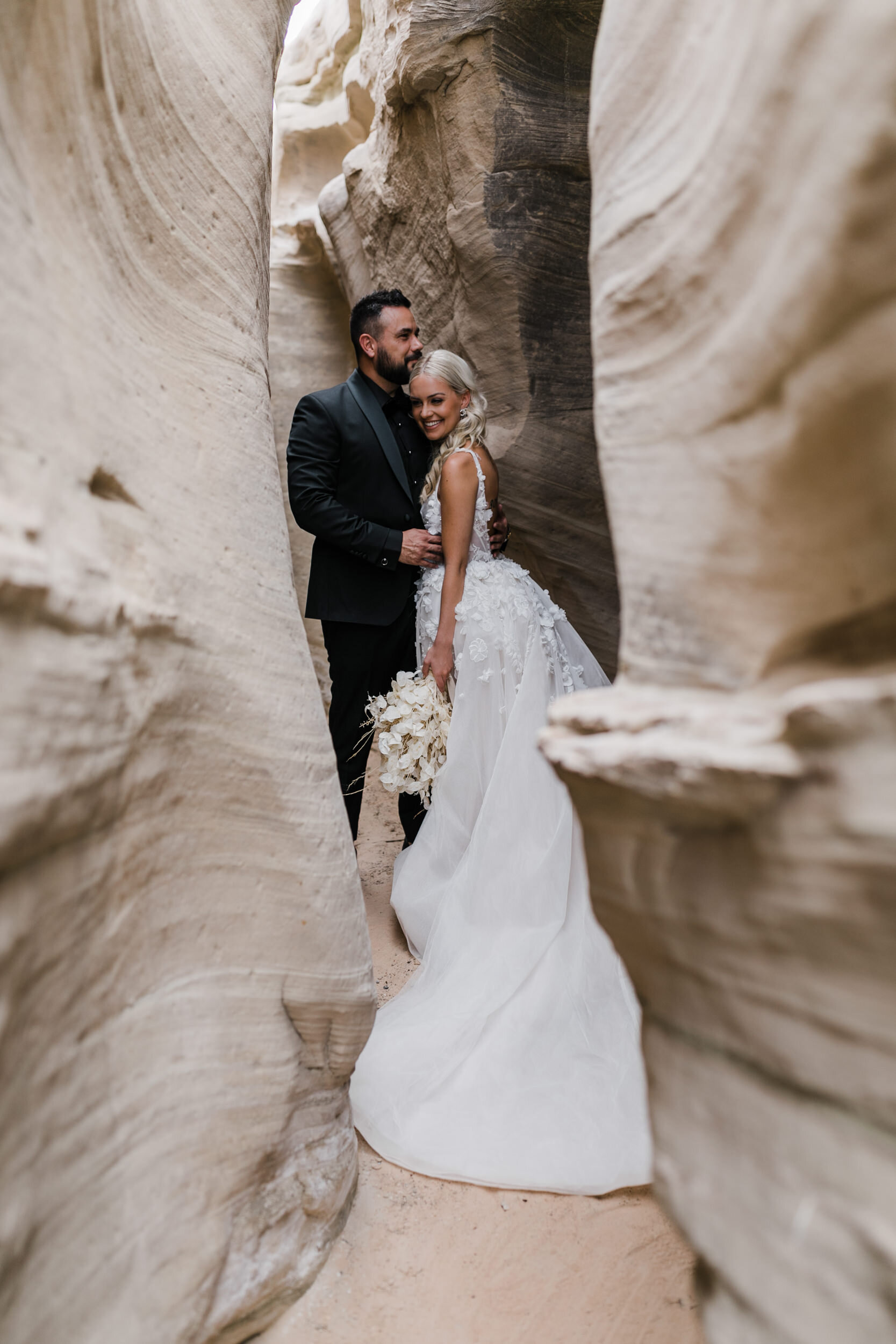 Slot Canyon hike in Utah at an Amangiri Elopement | The Hearnes Photography