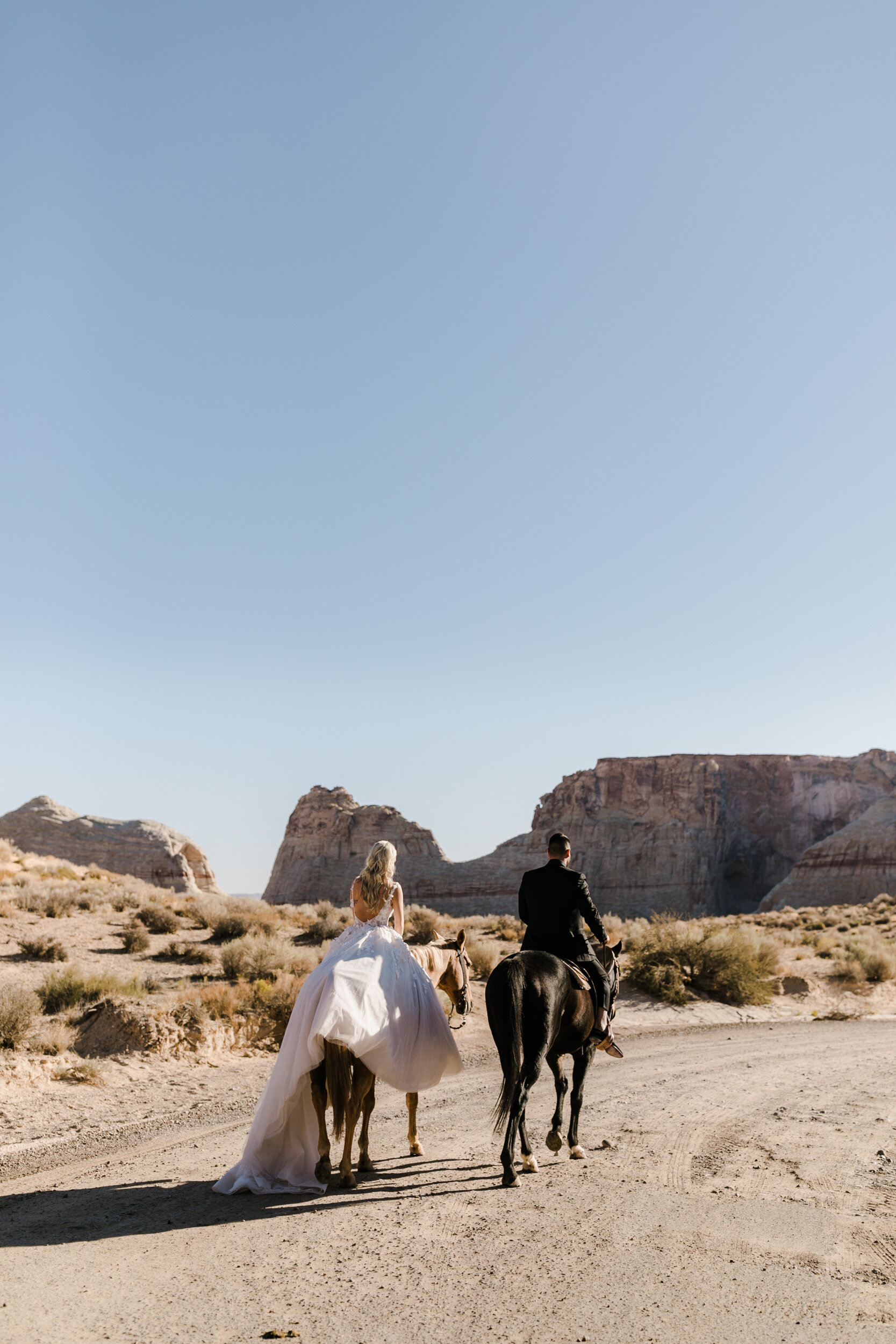 Amangiri horseback riding elopement wedding with horses | The Hearnes photography