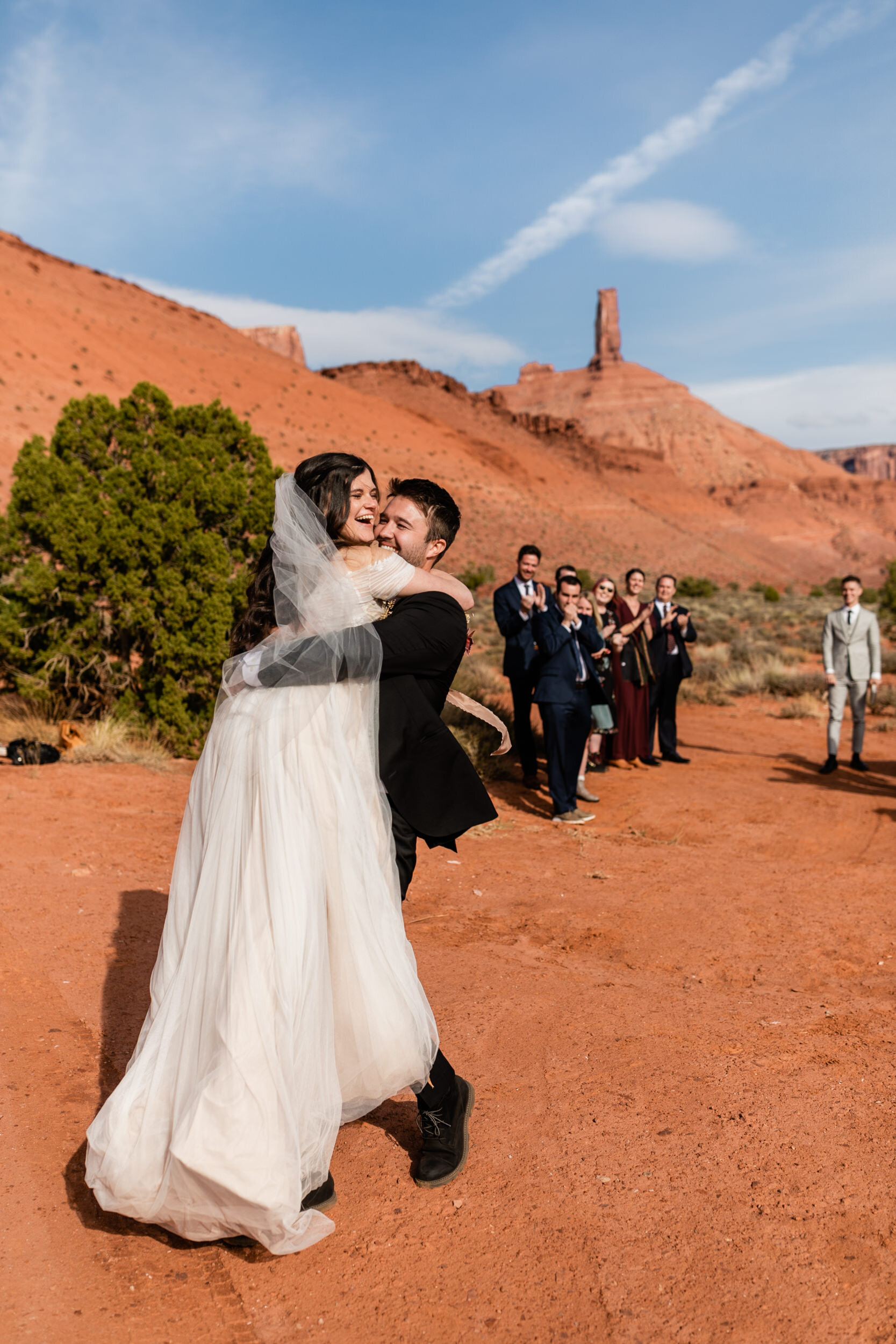 Intimate Moab Elopement | Small Family Wedding | The Hearnes Photography