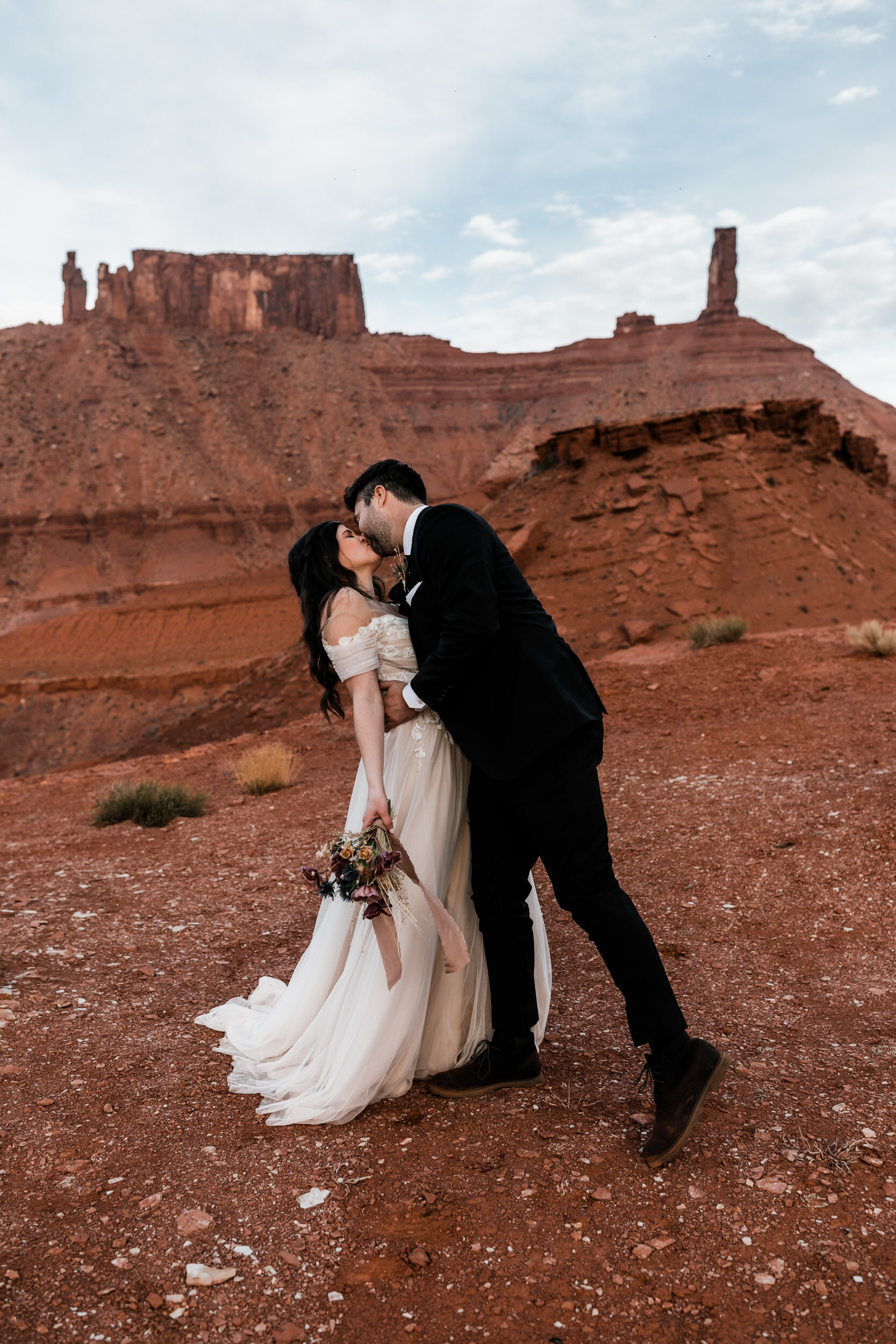 Intimate Moab Elopement | Small Family Wedding | The Hearnes Photography