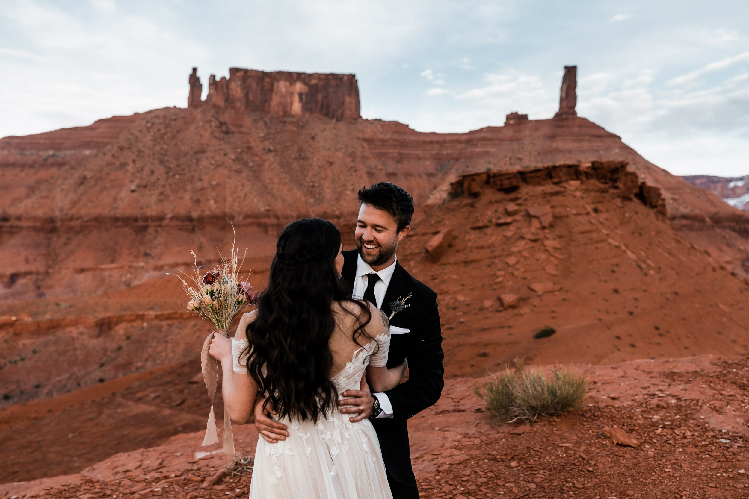 Intimate Moab Elopement | Small Family Wedding | The Hearnes Photography