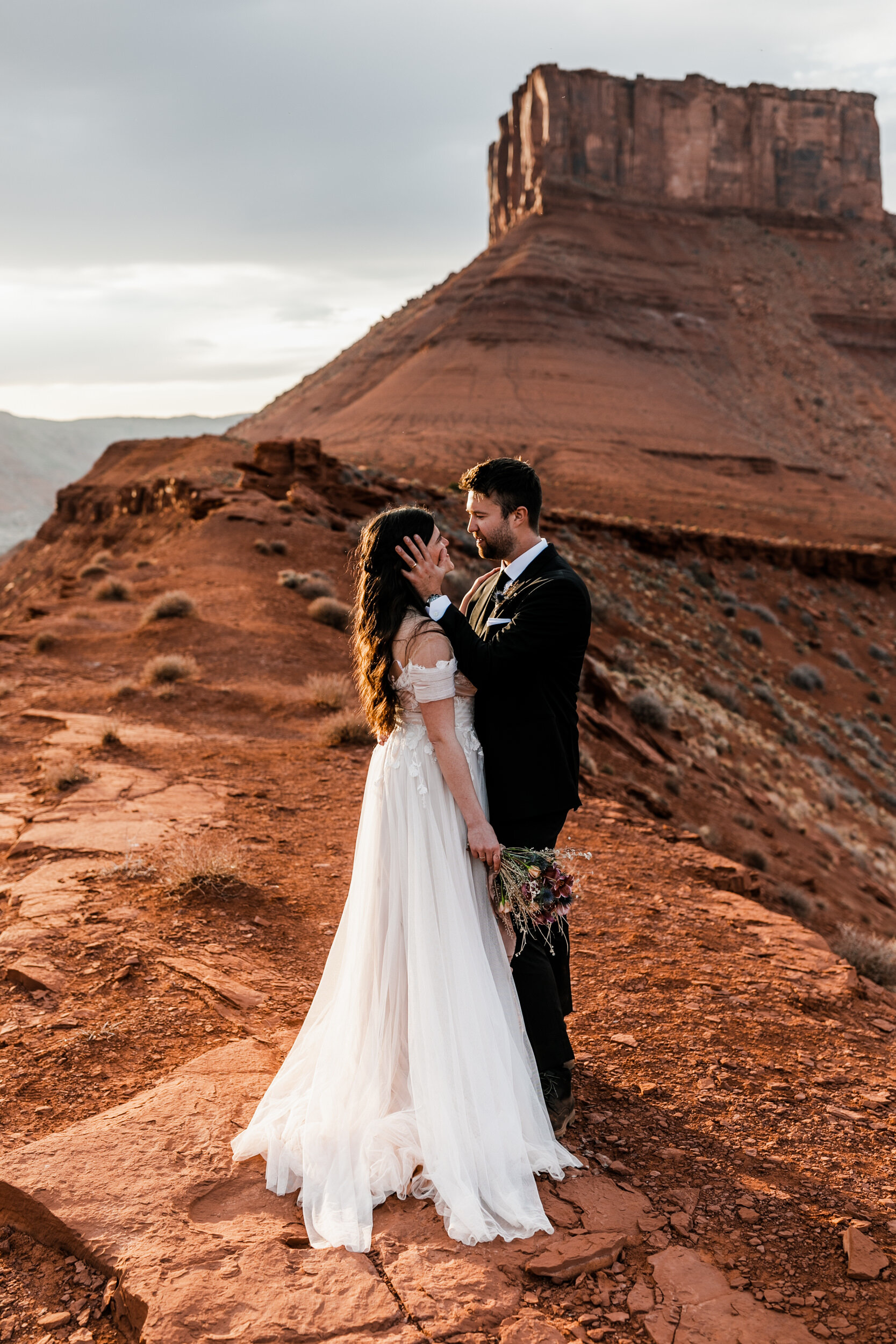 Moab Utah Elopement | Small Family Wedding near Arches National Park | The Hearnes Photography