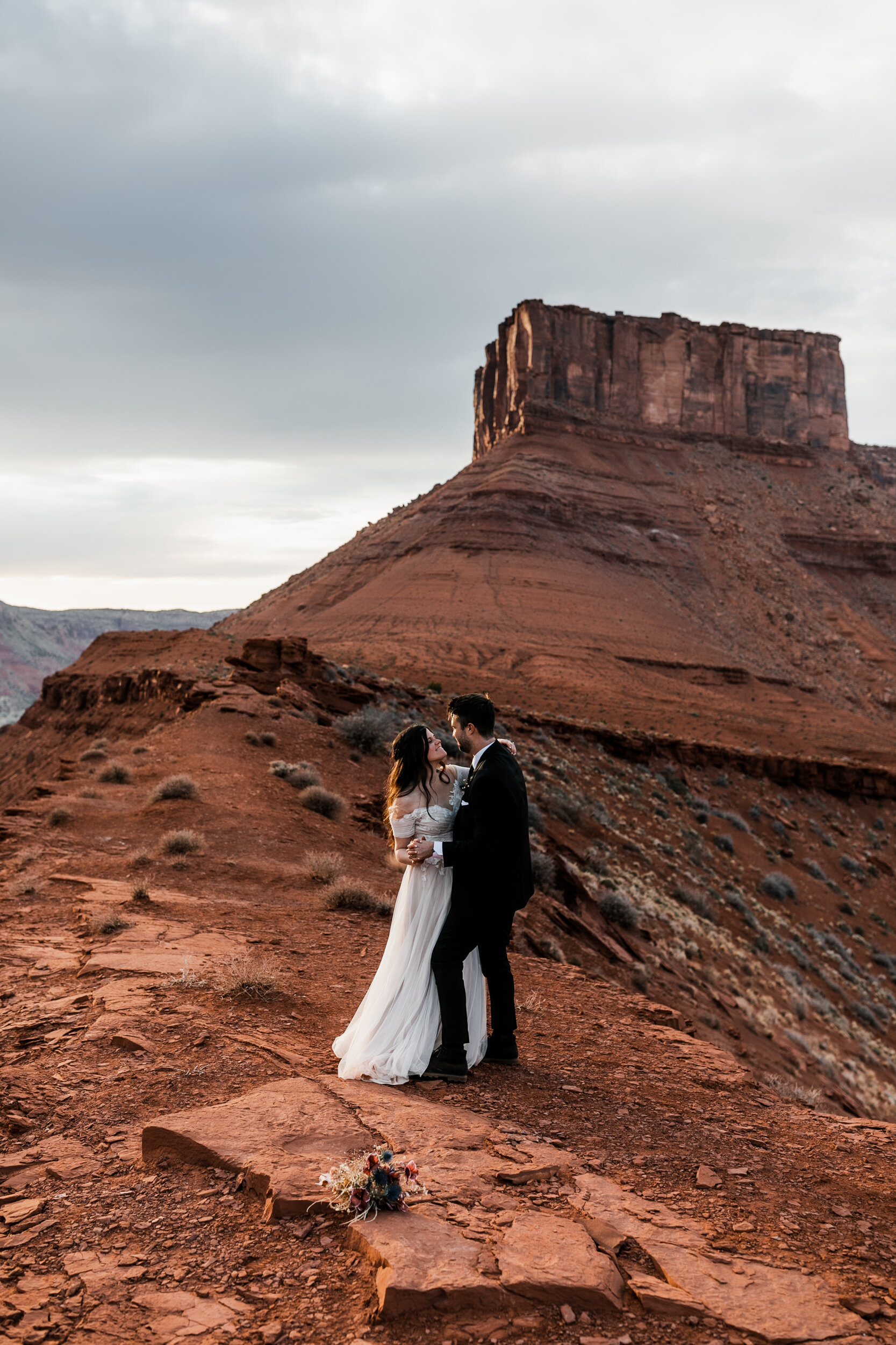  Moab Utah Elopement | Small Family Wedding Inspiration | The Hearnes Photography