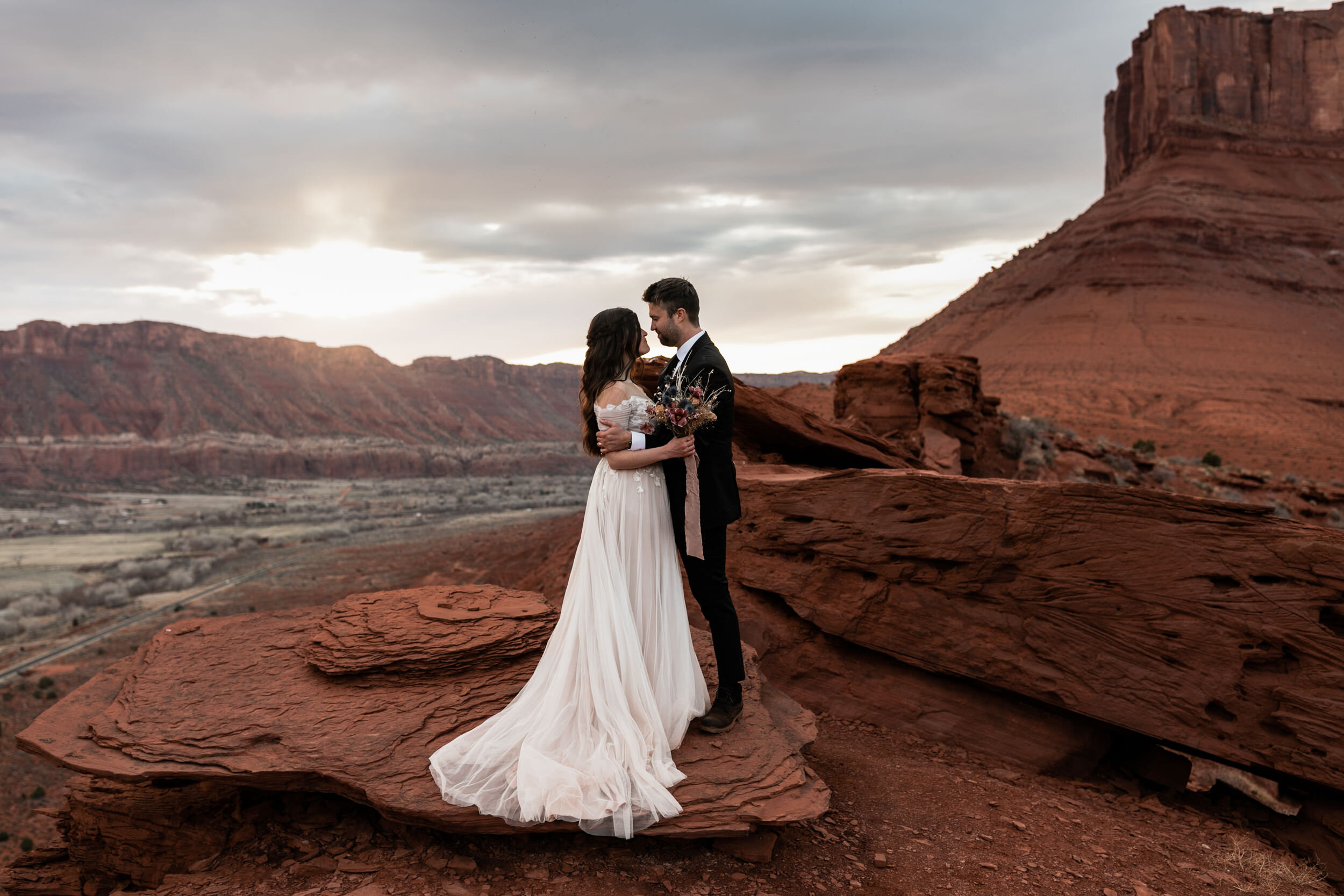 Moab Utah Elopement | Adventurous Small Wedding in Nature | The Hearnes Photography