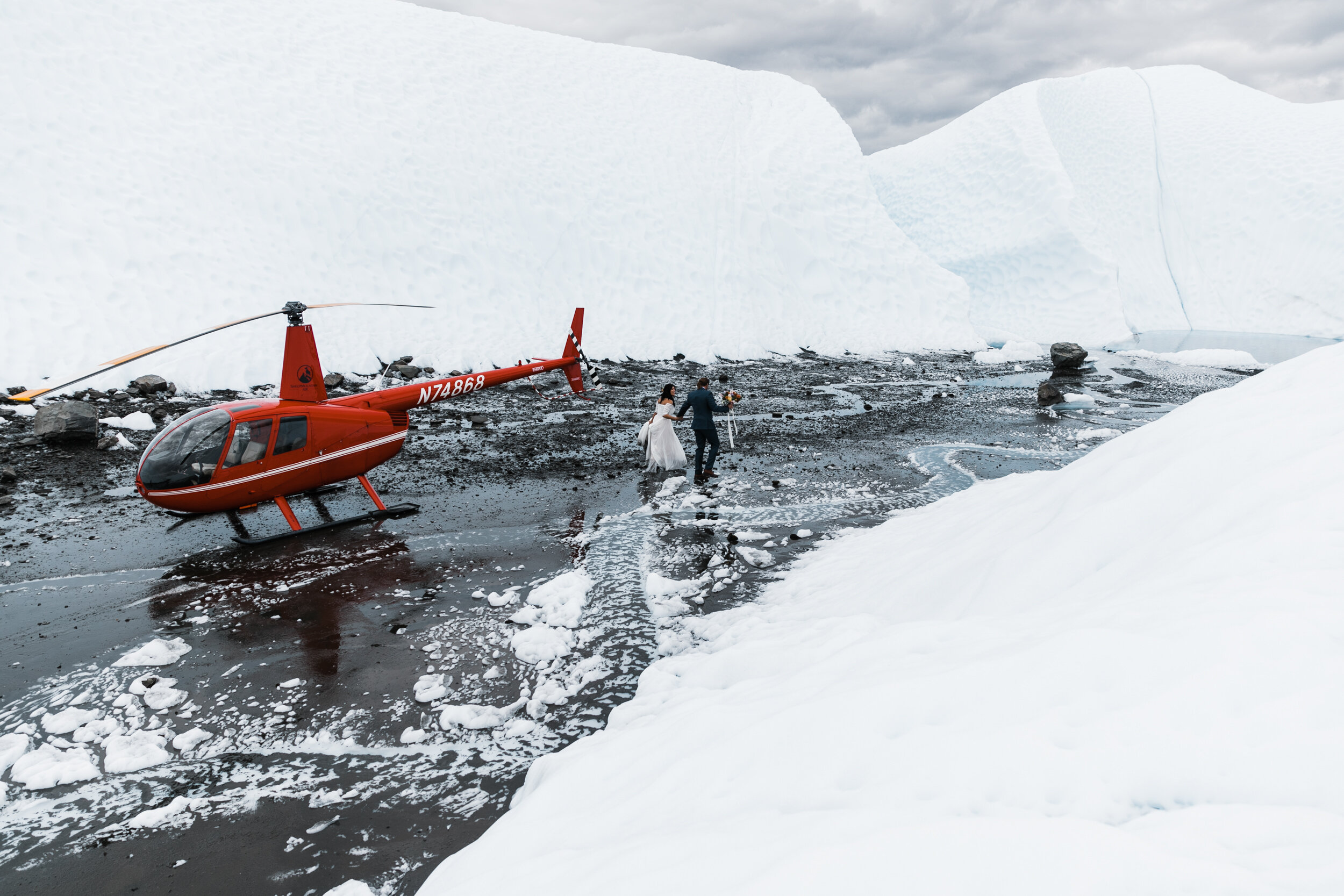 Alaska Elopement | Helicopter Trip to a Glacier | The Hearnes Photography