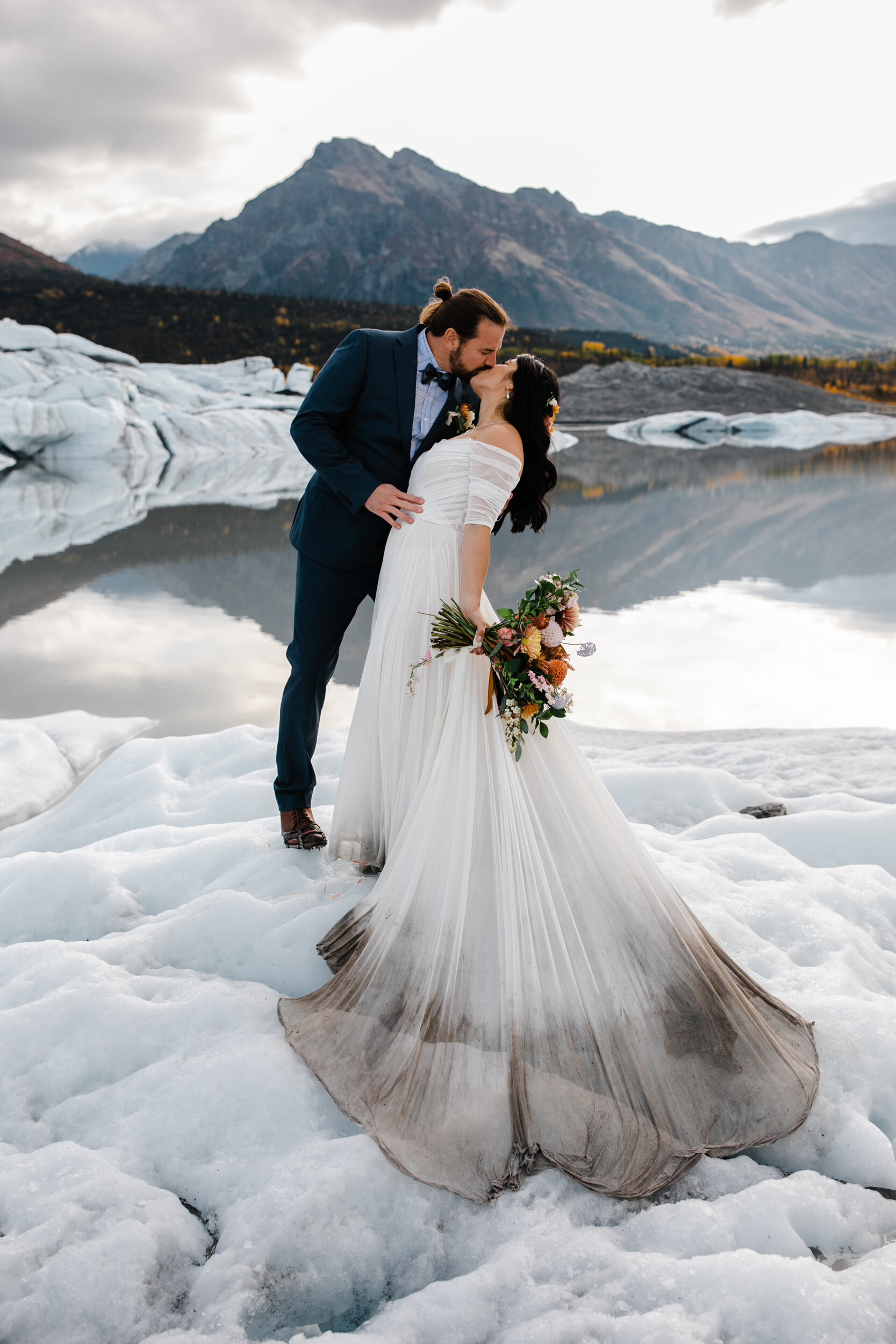 Alaska Elopement | Autumn Adventure Wedding Inspiration | The Hearnes Photography