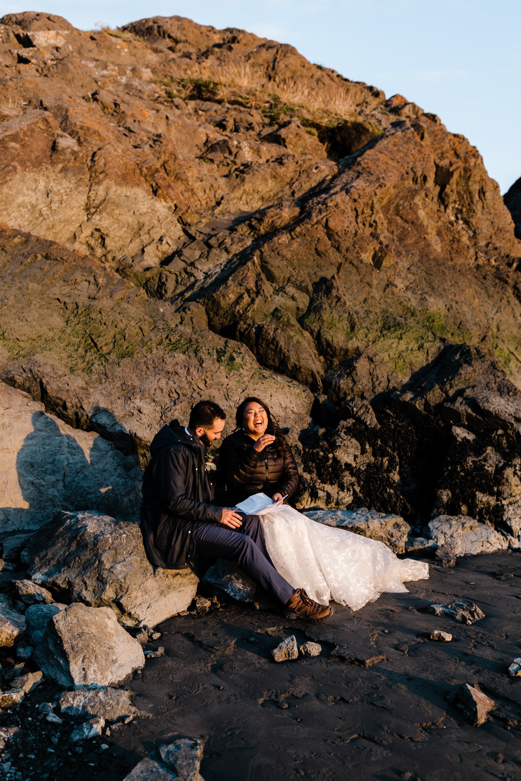 Helicopter Adventure Wedding in the Mountains in Alaska | The Hearnes Elopement Photography