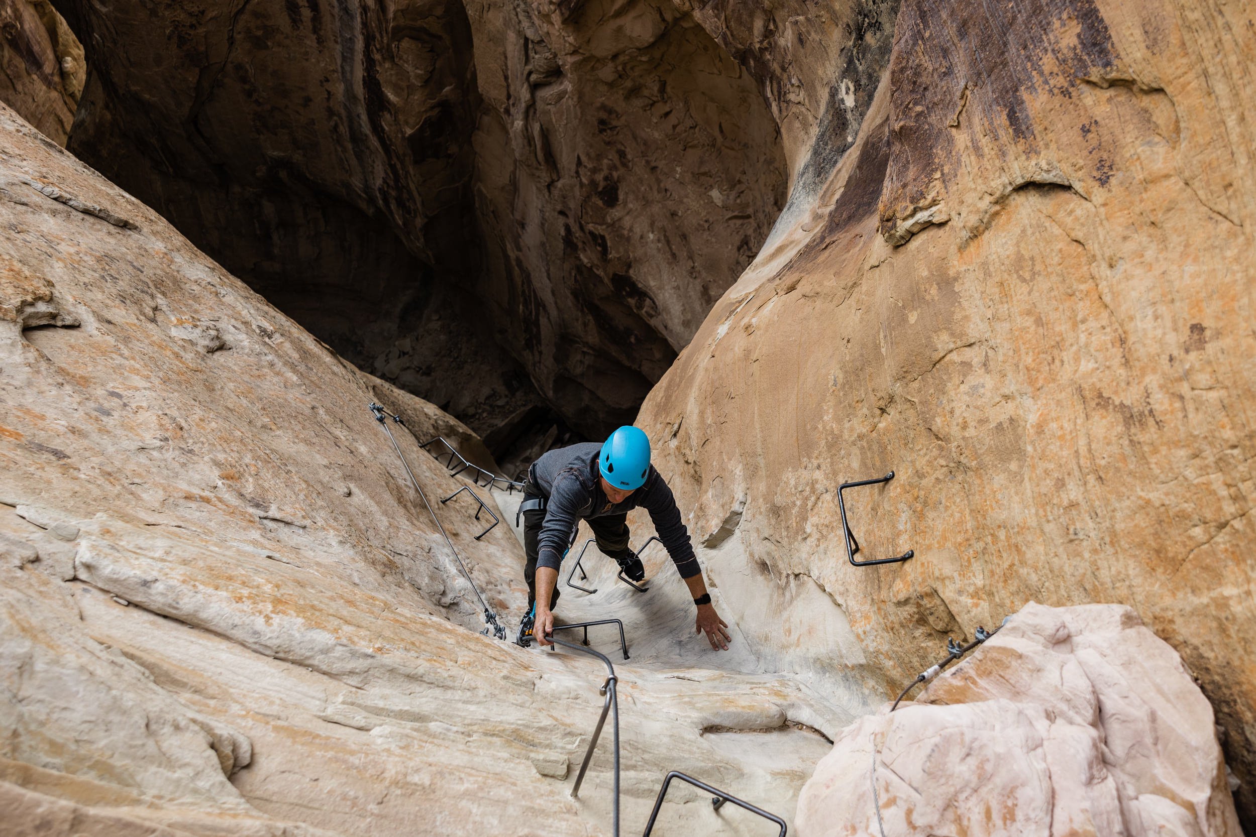 Utah Via Ferrata Hike at Amangiri Luxury Elopement Resort | The Hearnes Adventure Photography