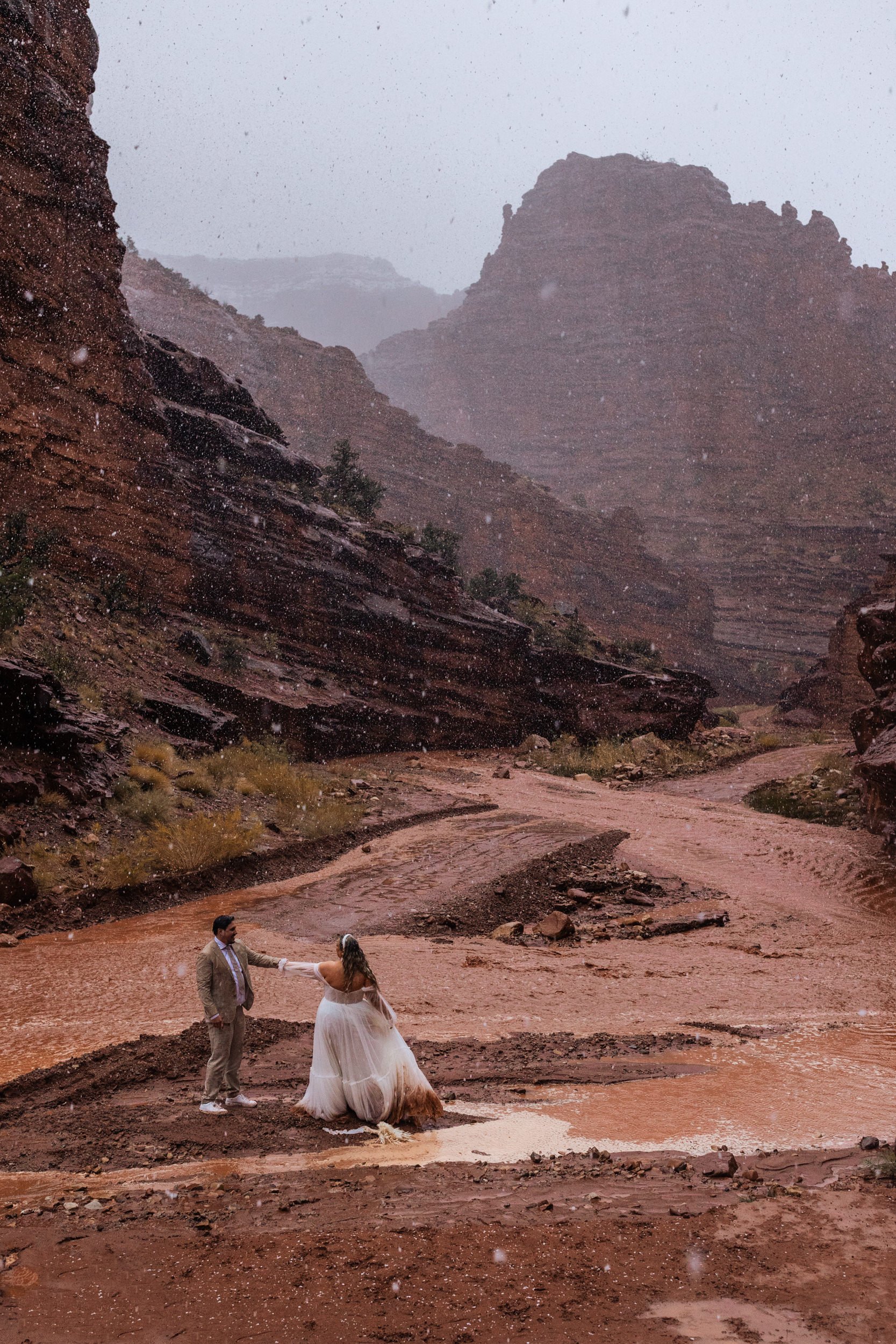 Rainy Wedding Day in Moab, Utah | The Hearnes Elopement Photography