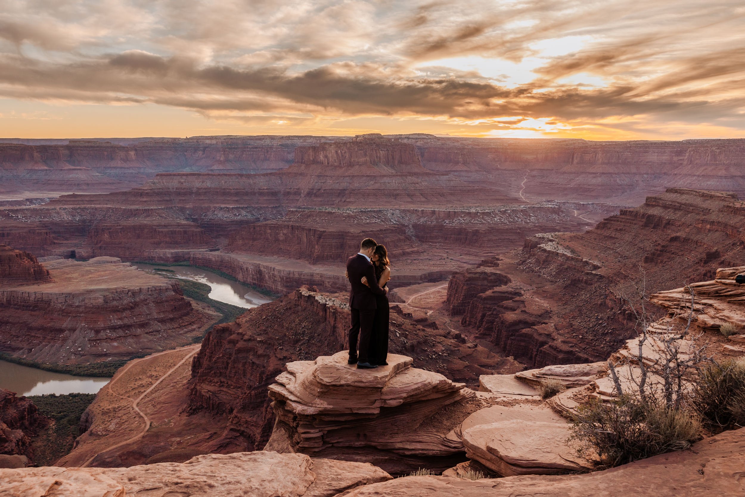 Dead Horse Point Engagement Session | The Hearnes Adventure Photography