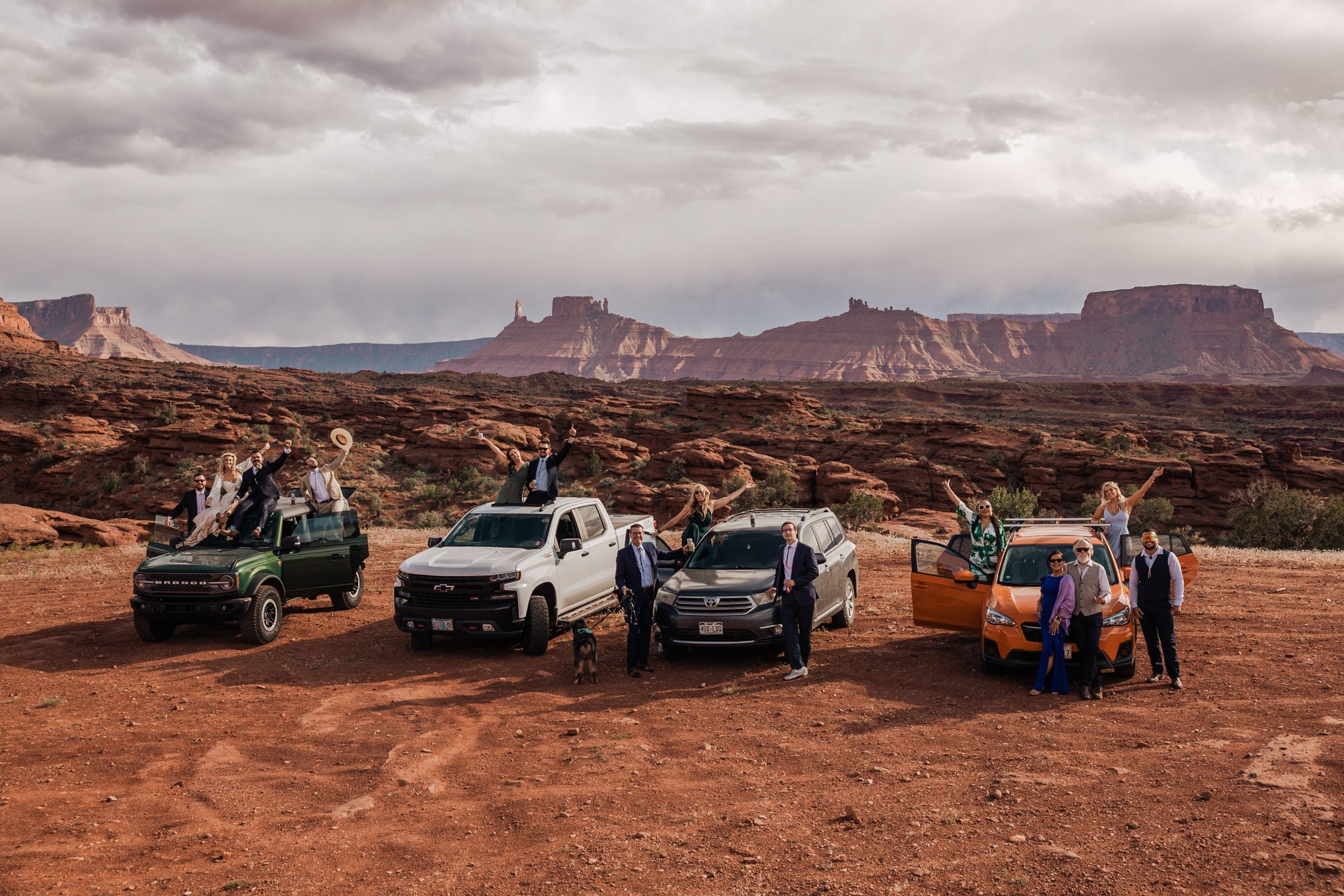 Jeep Wedding in Moab, Utah | The Hearnes Elopement Photography