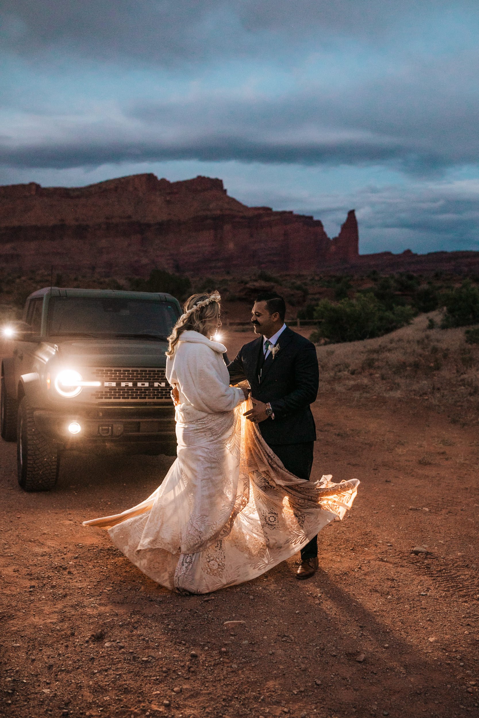 Jeep Wedding in Moab, Utah | The Hearnes Elopement Photography