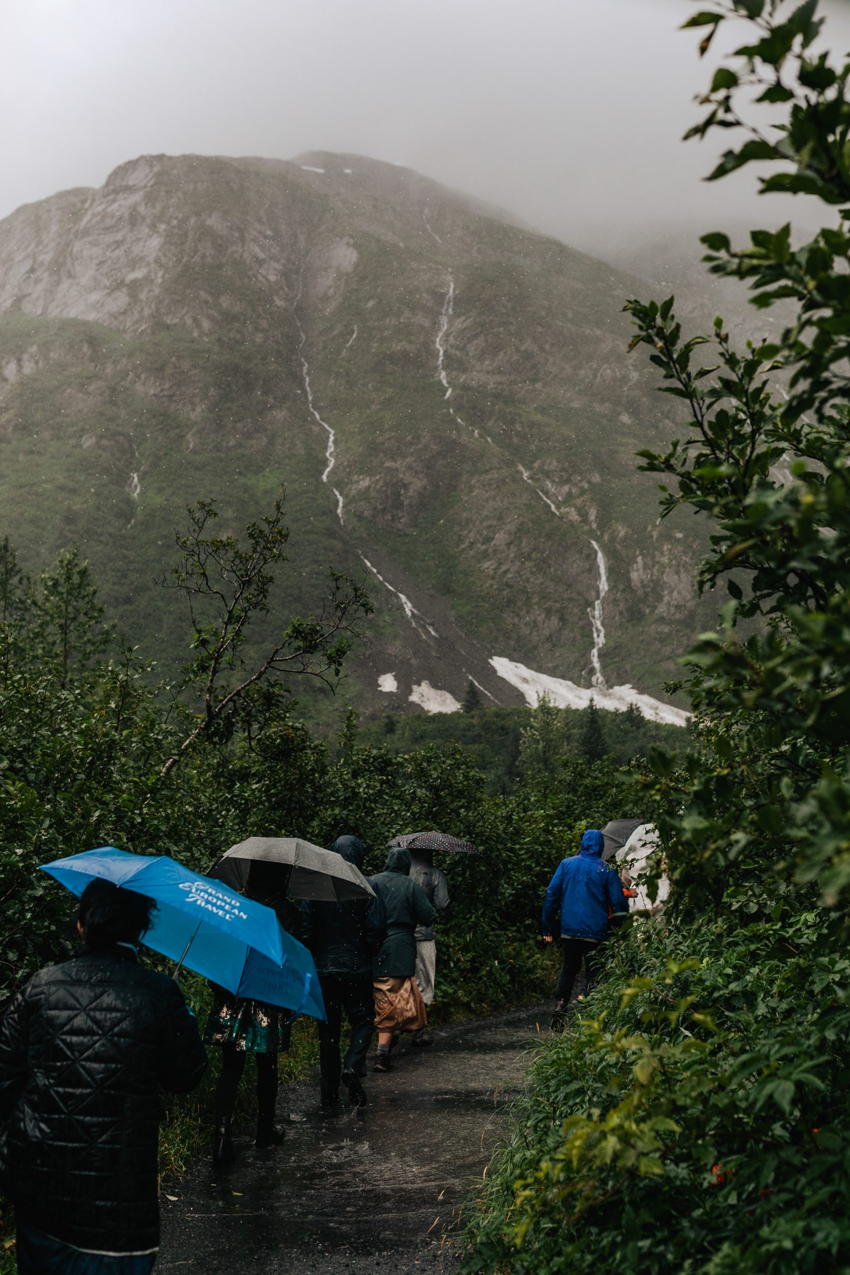 Rainy Wedding Day in Alaska | The Hearnes Elopement Photography