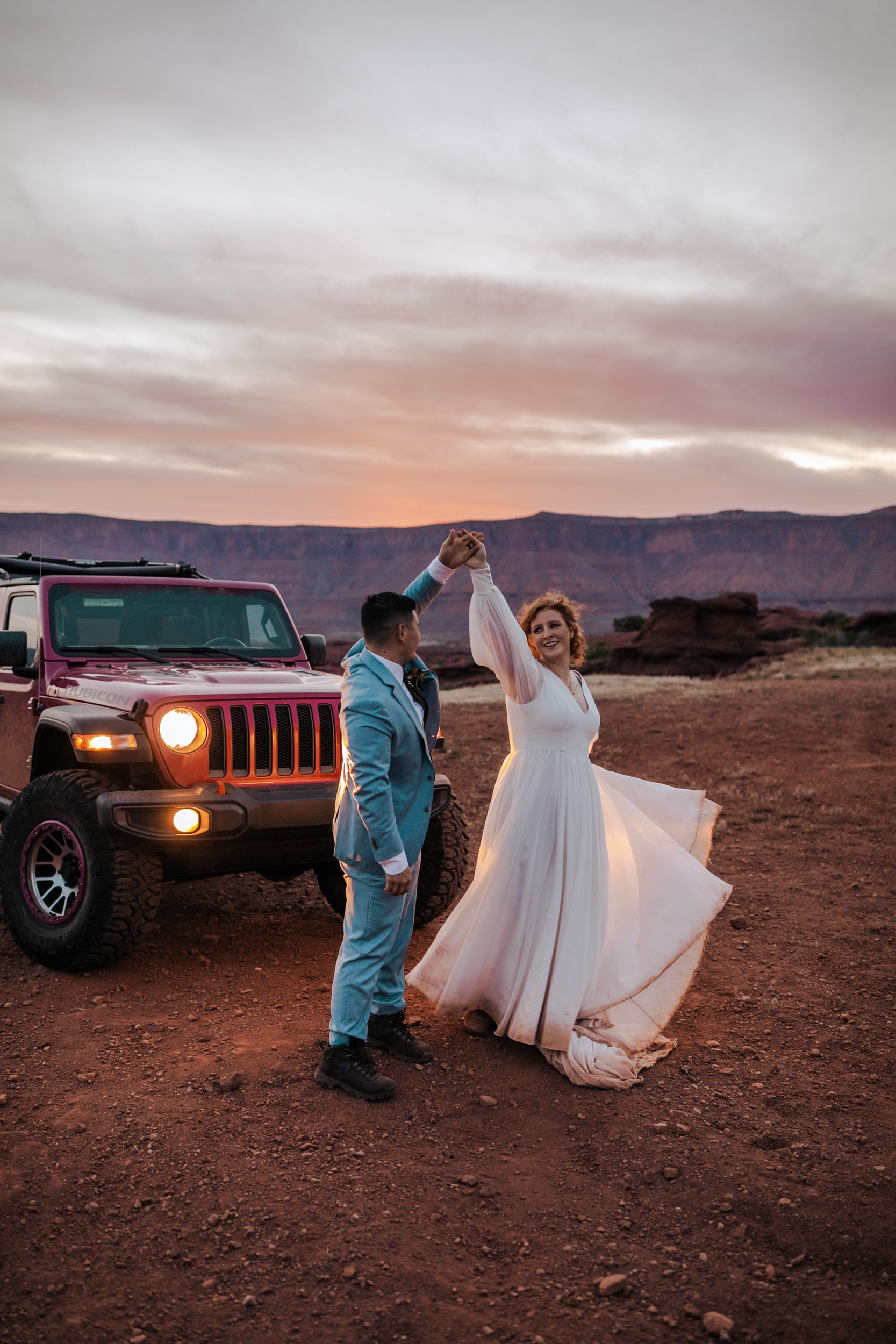 Jeep Wedding in Moab, Utah | The Hearnes Elopement Photography