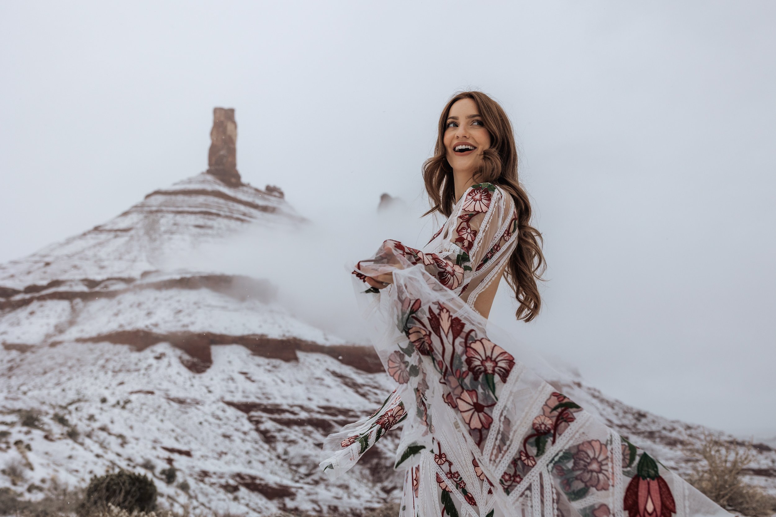 Snowy wedding in Moab with Rue De Seine Rider Cactus Dress | The Hearnes Elopement Photography
