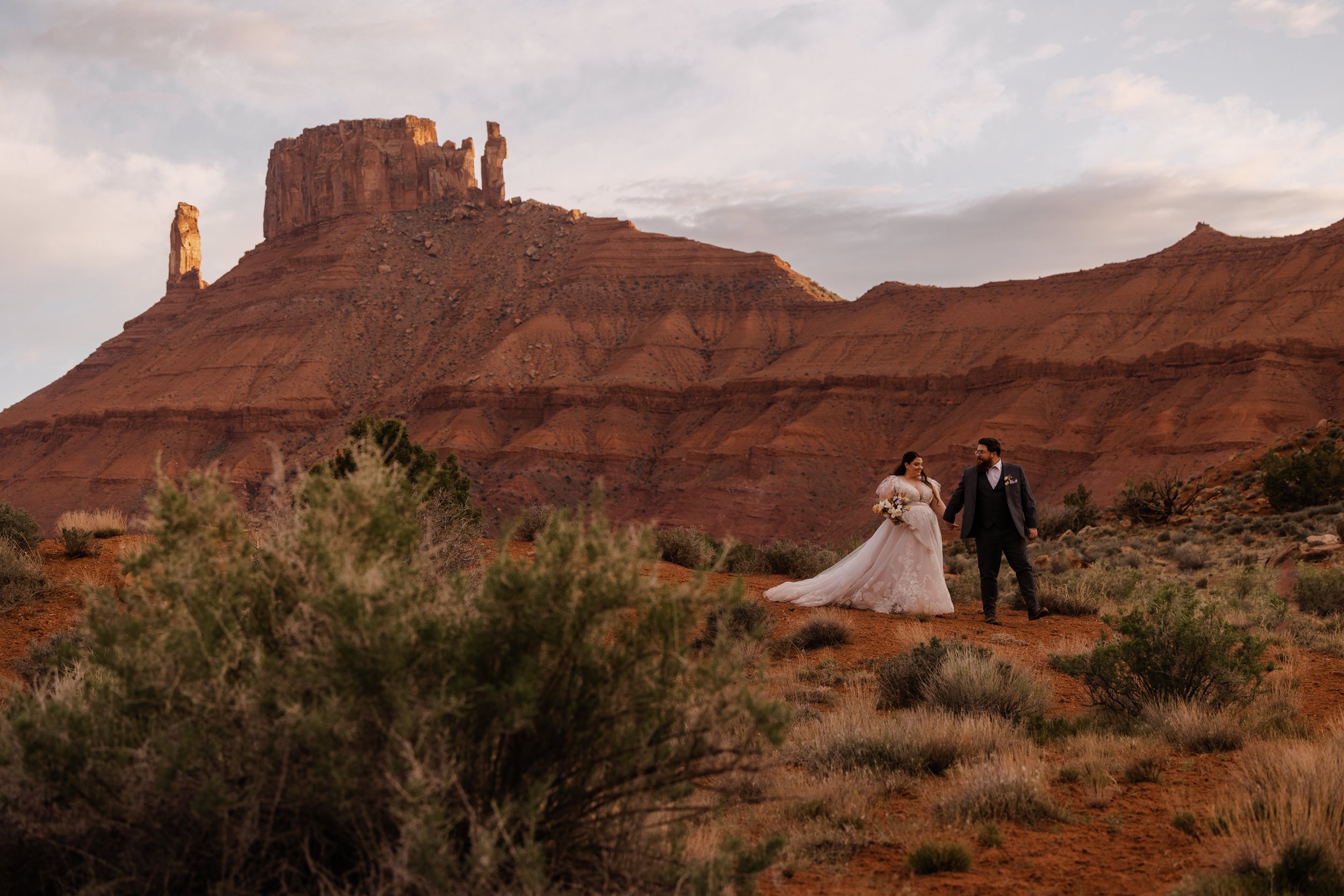 Utah Desert Elopement Photography in Moab, Utah | The Hearnes Adventure Weddings
