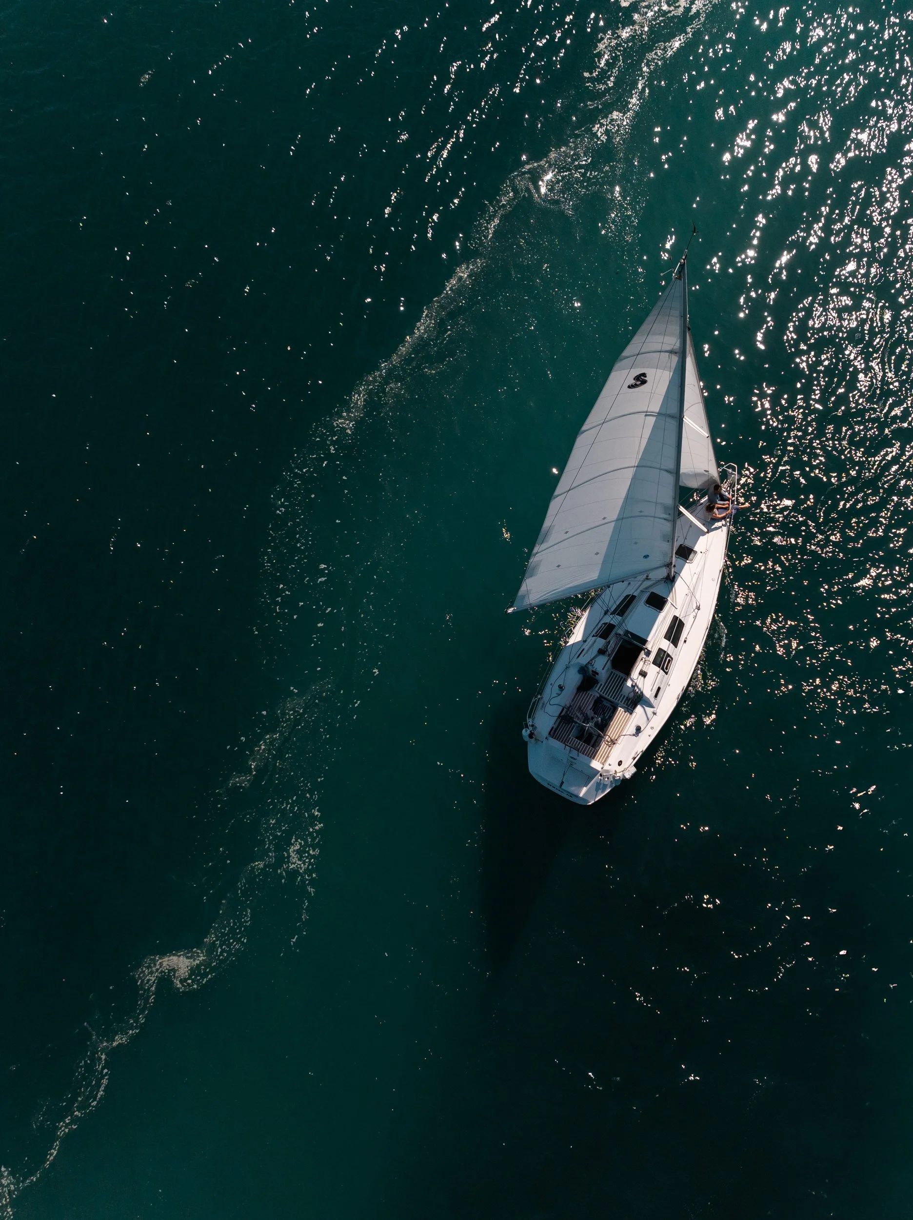Photo Session on a sailboat in Alaska | Rez Bay Sailing in Seward | The Hearnes Adventure Photography