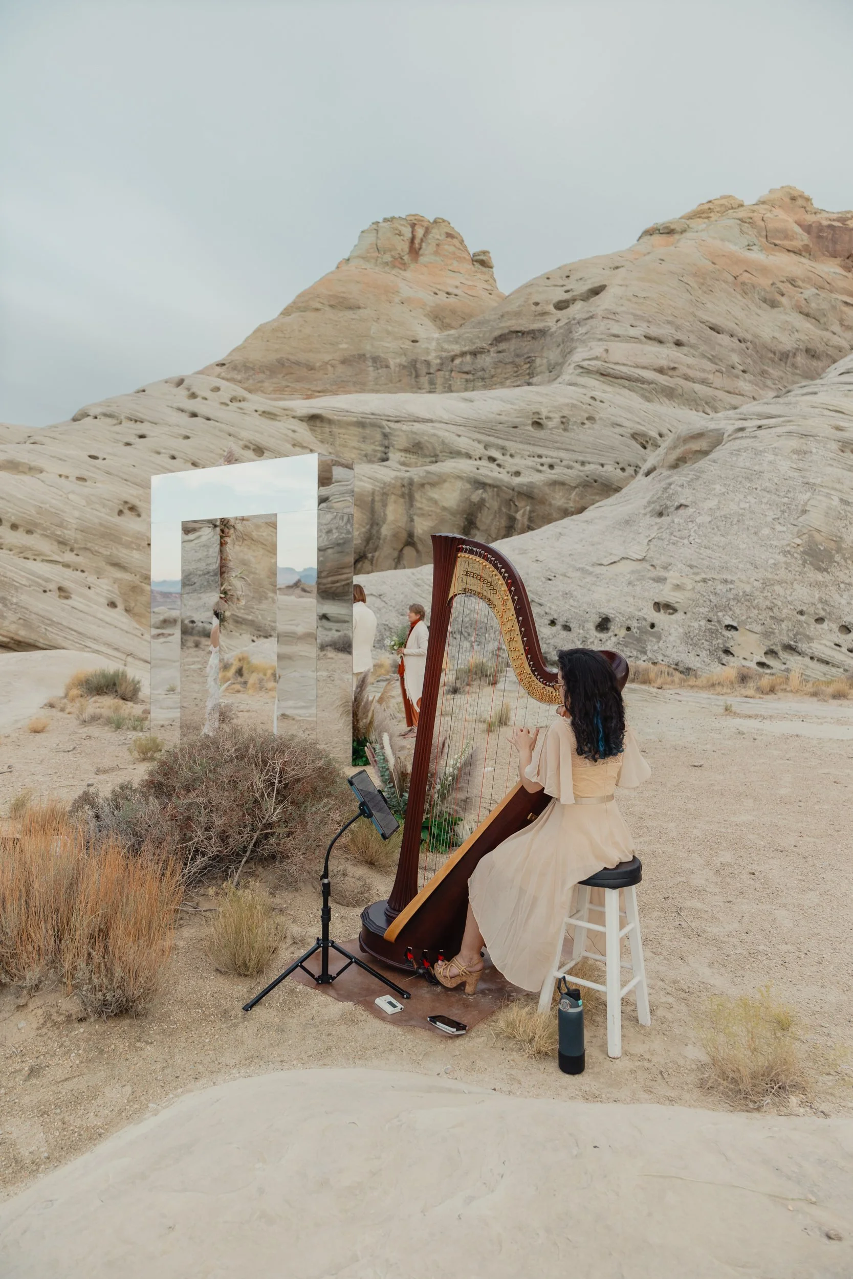 Amangiri vow renewal with mirror arch ceremony | Amangiri preferred elopement photographers The Hearnes