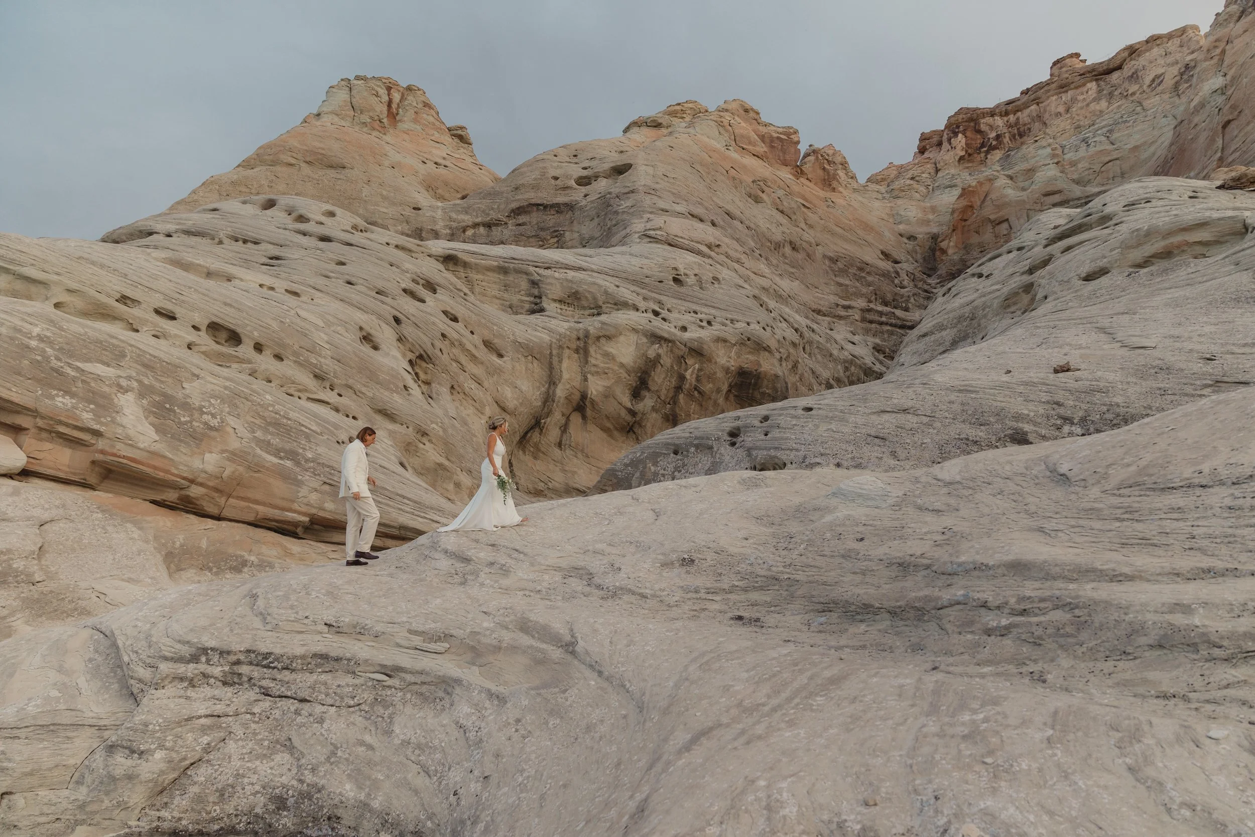 Amangiri vow renewal with mirror arch ceremony | Amangiri preferred elopement photographers The Hearnes