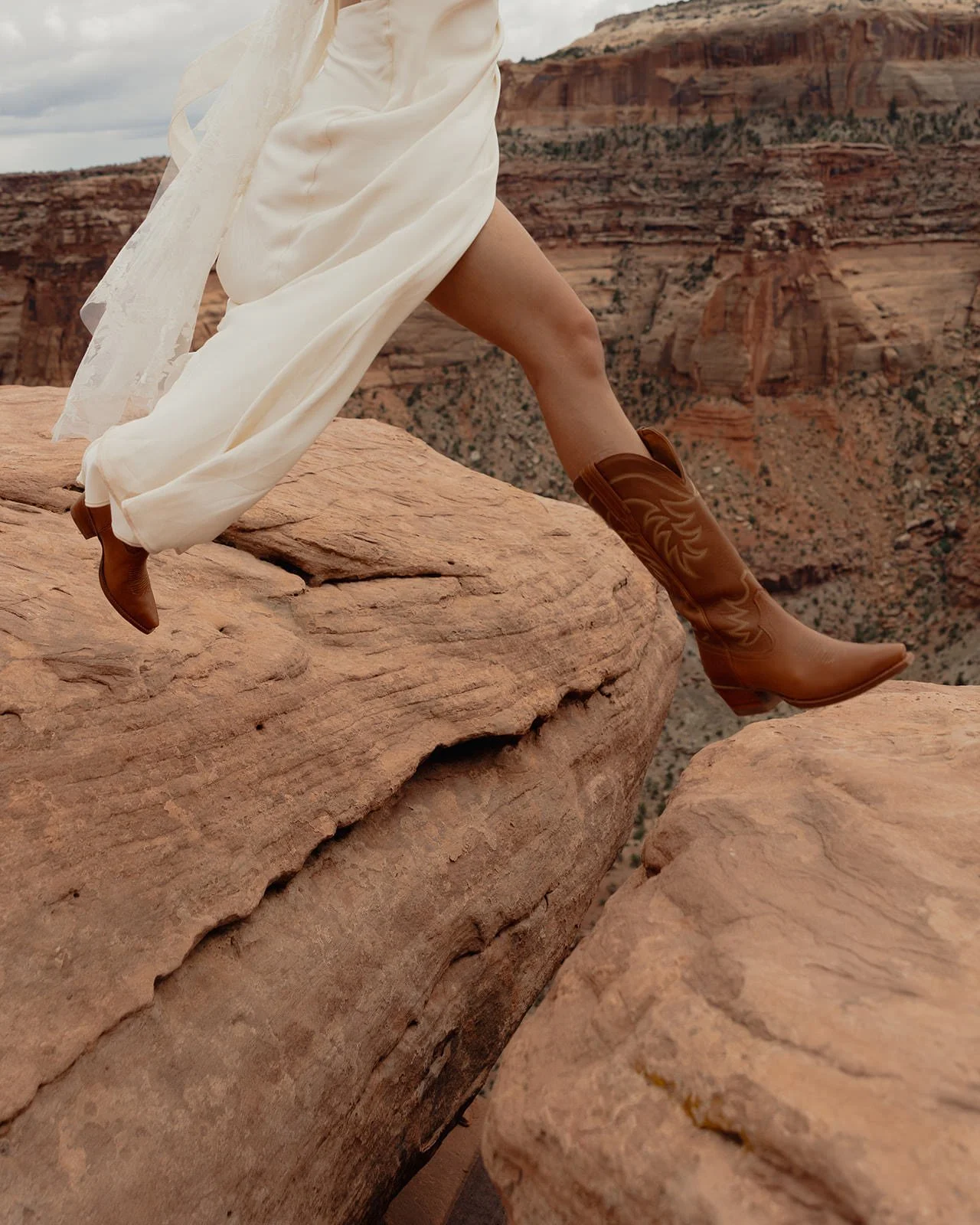 Canyonlands National park elopement with The Hearnes Adventure Photography