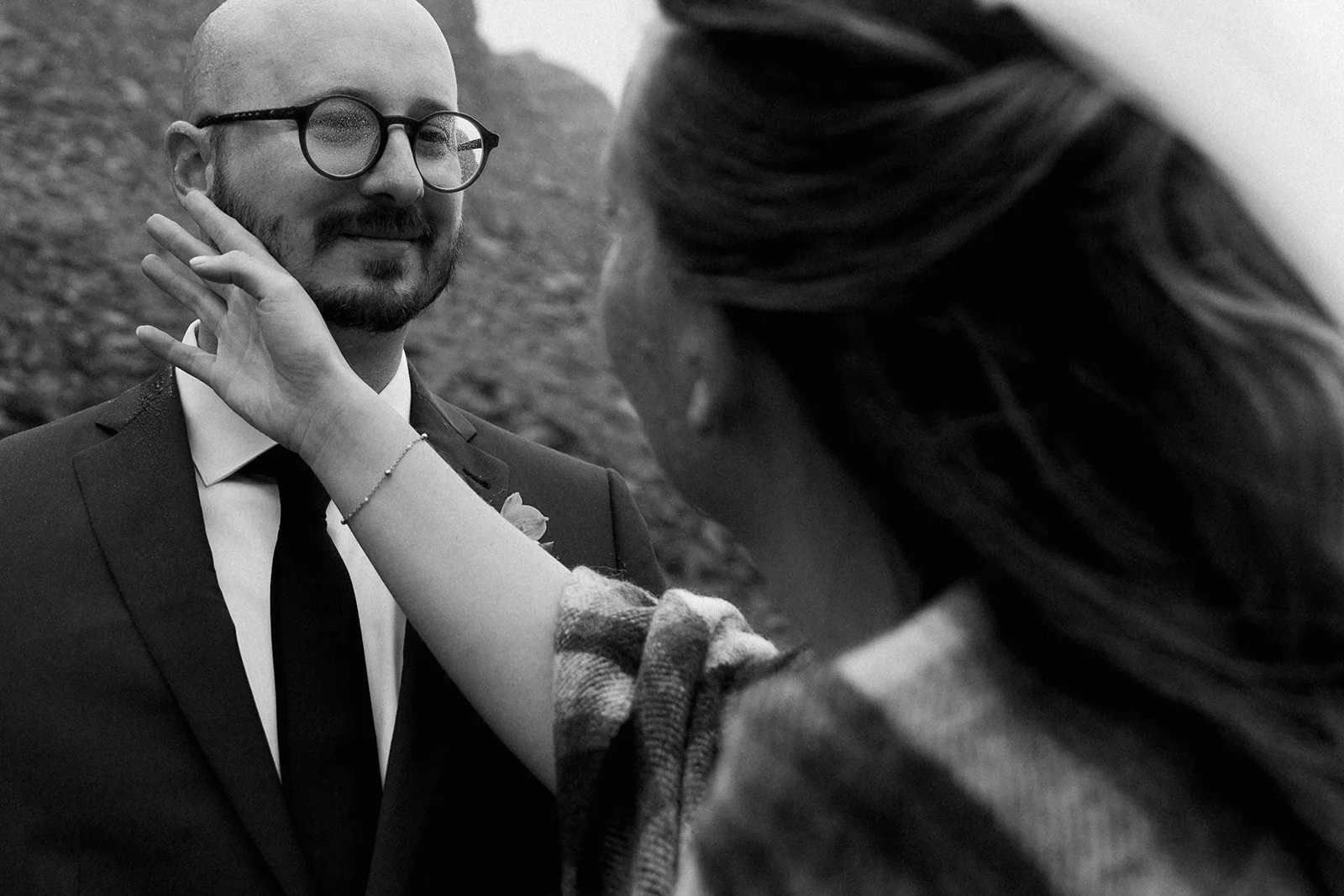 Alaska micro wedding elopement with a helicopter flying to glaciers and mountain tops with The Hearnes Photography