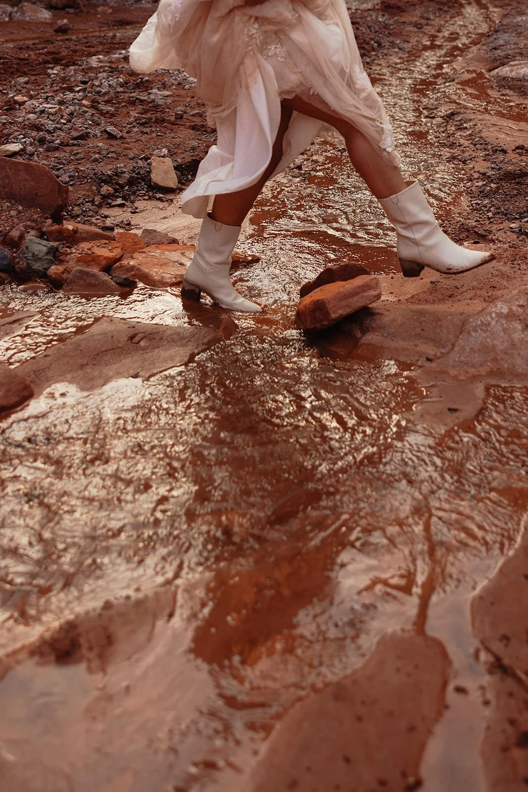 Moab, Utah elopement at Arches National Park | The Hearnes Adventure Photography