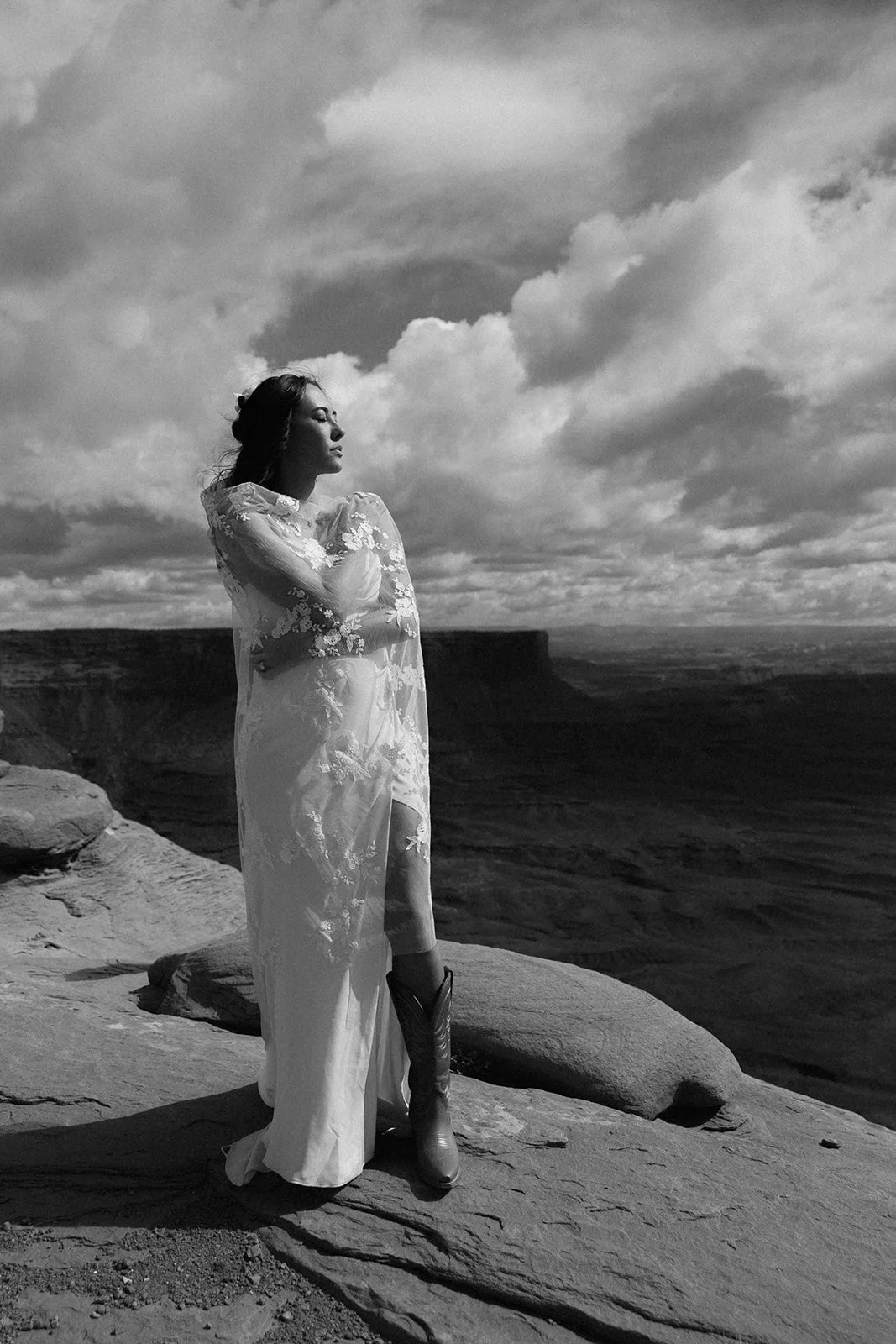 Canyonlands National park elopement with The Hearnes Adventure Photography