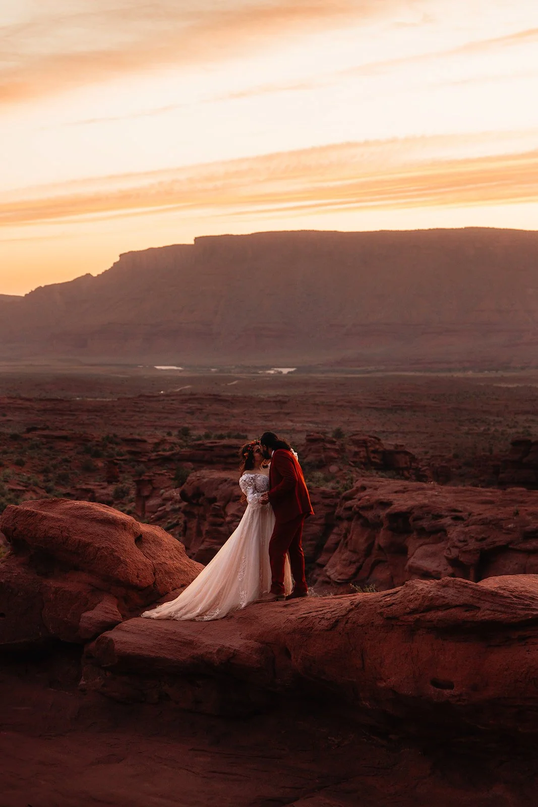 Moab, Utah elopement at Arches National Park | The Hearnes Adventure Photography