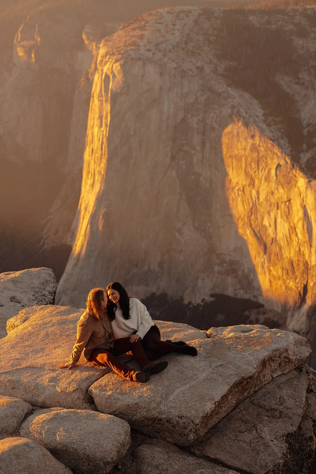 Yosemite National Park engagement session at Taft Point | The Hearnes Adventure Photography