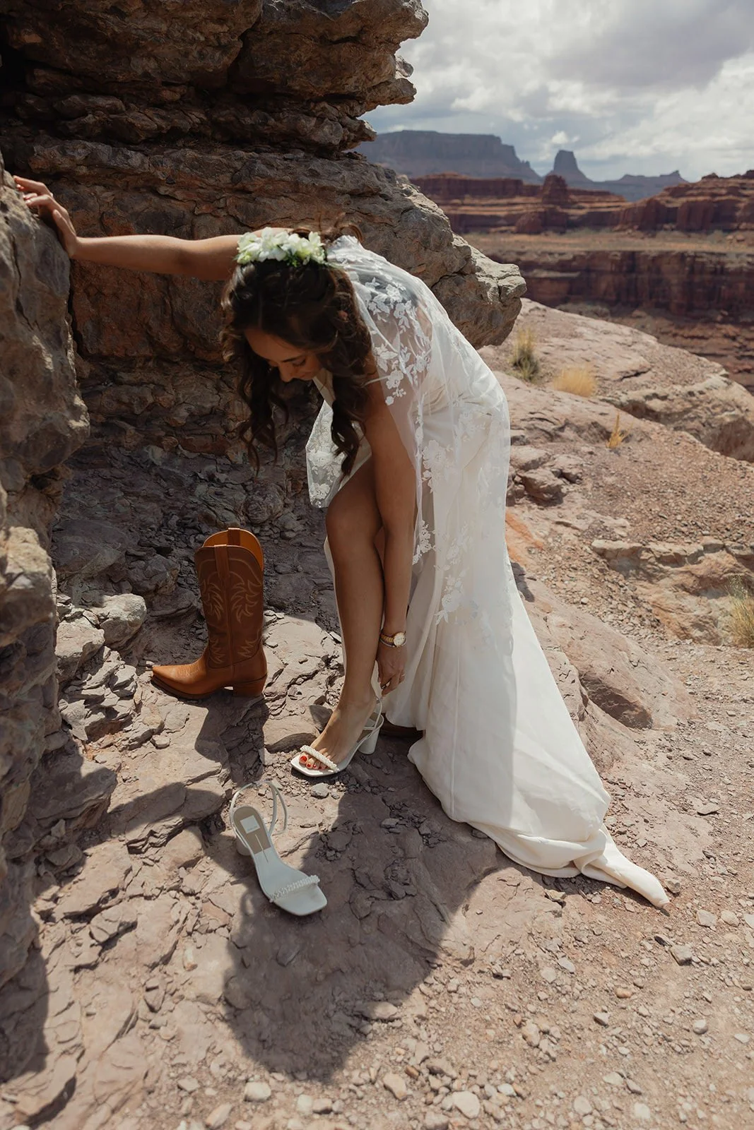 Canyonlands National park elopement with The Hearnes Adventure Photography