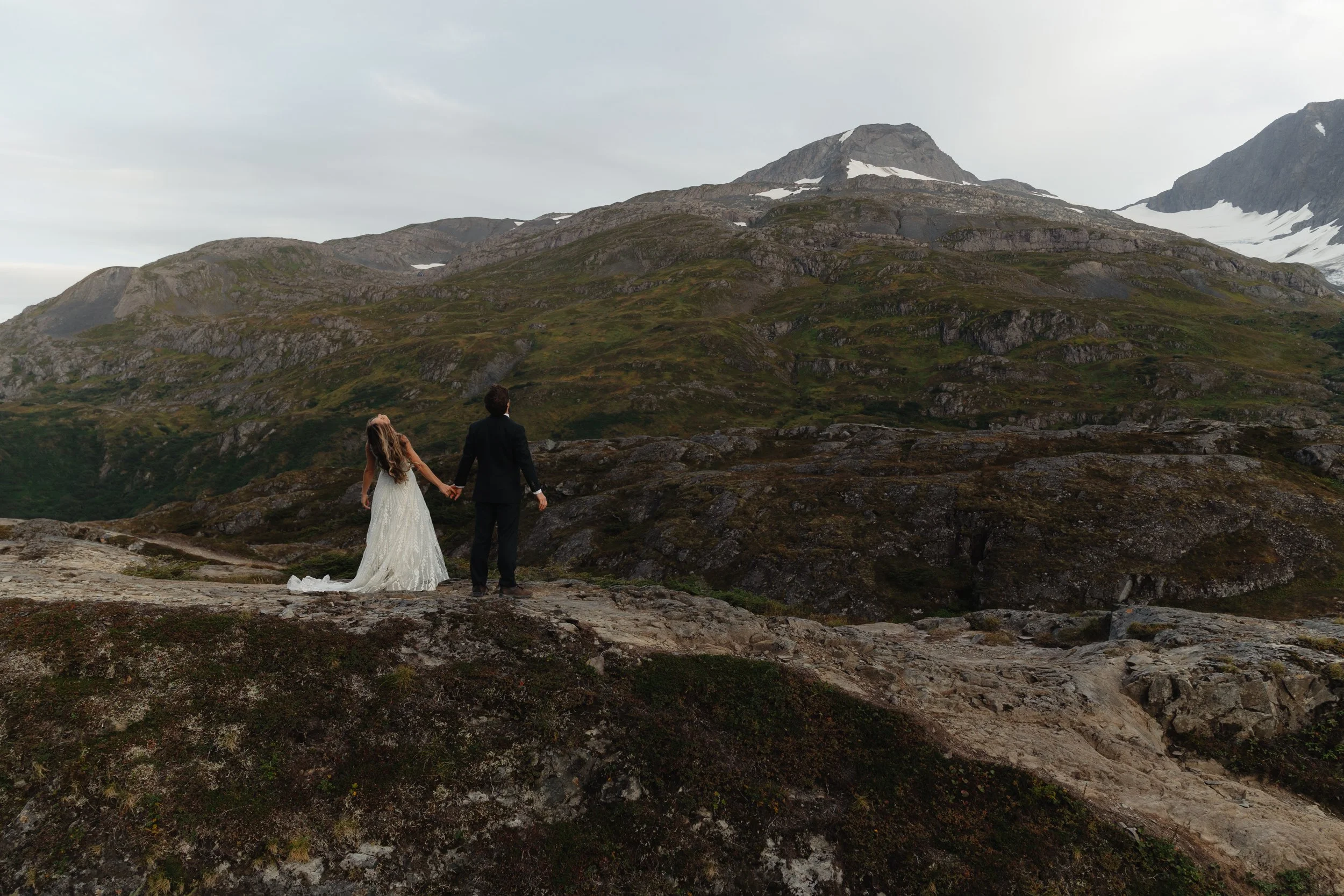 Hiking mountain top elopement in Alaska surrounded by glaciers | the hearnes adventure photography