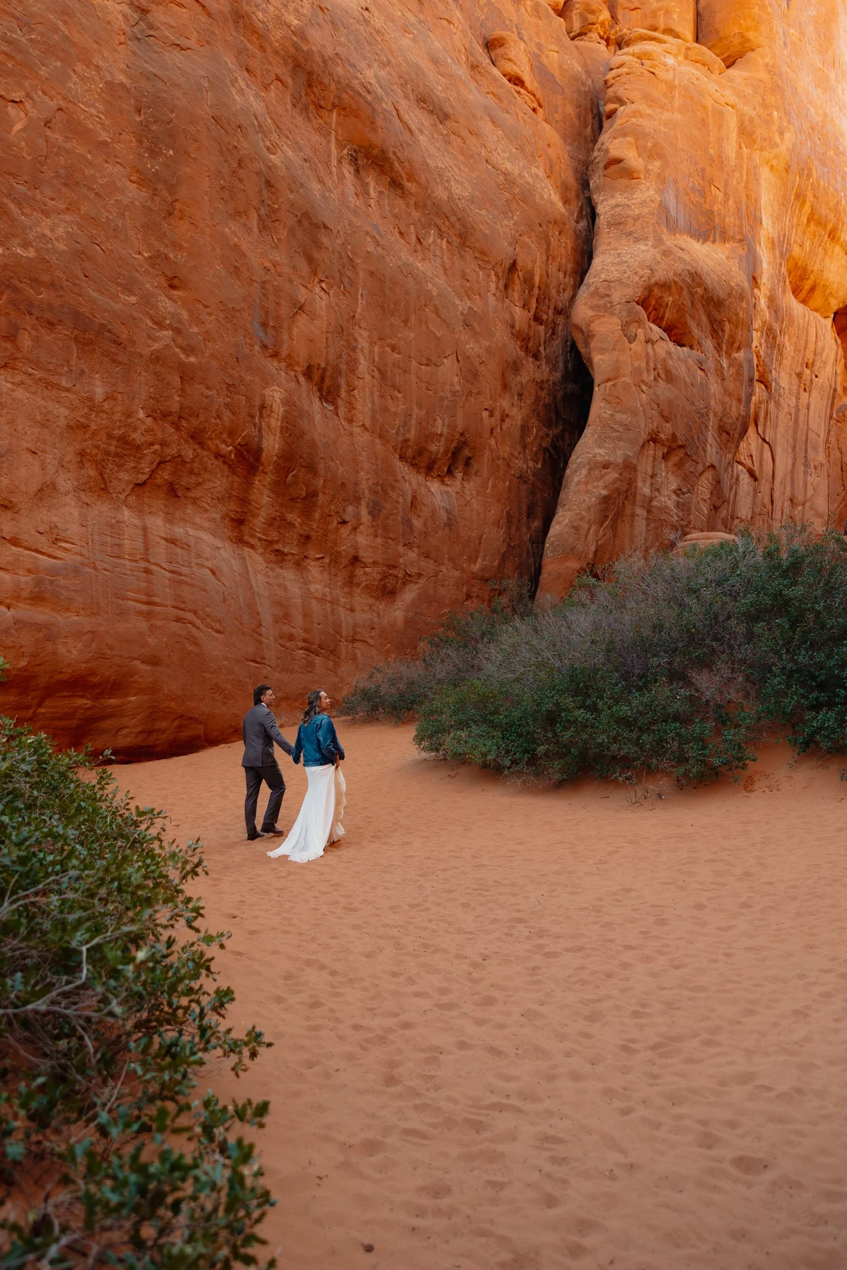 Moab, Utah elopement in Arches National Park | The Hearnes Adventure Photography