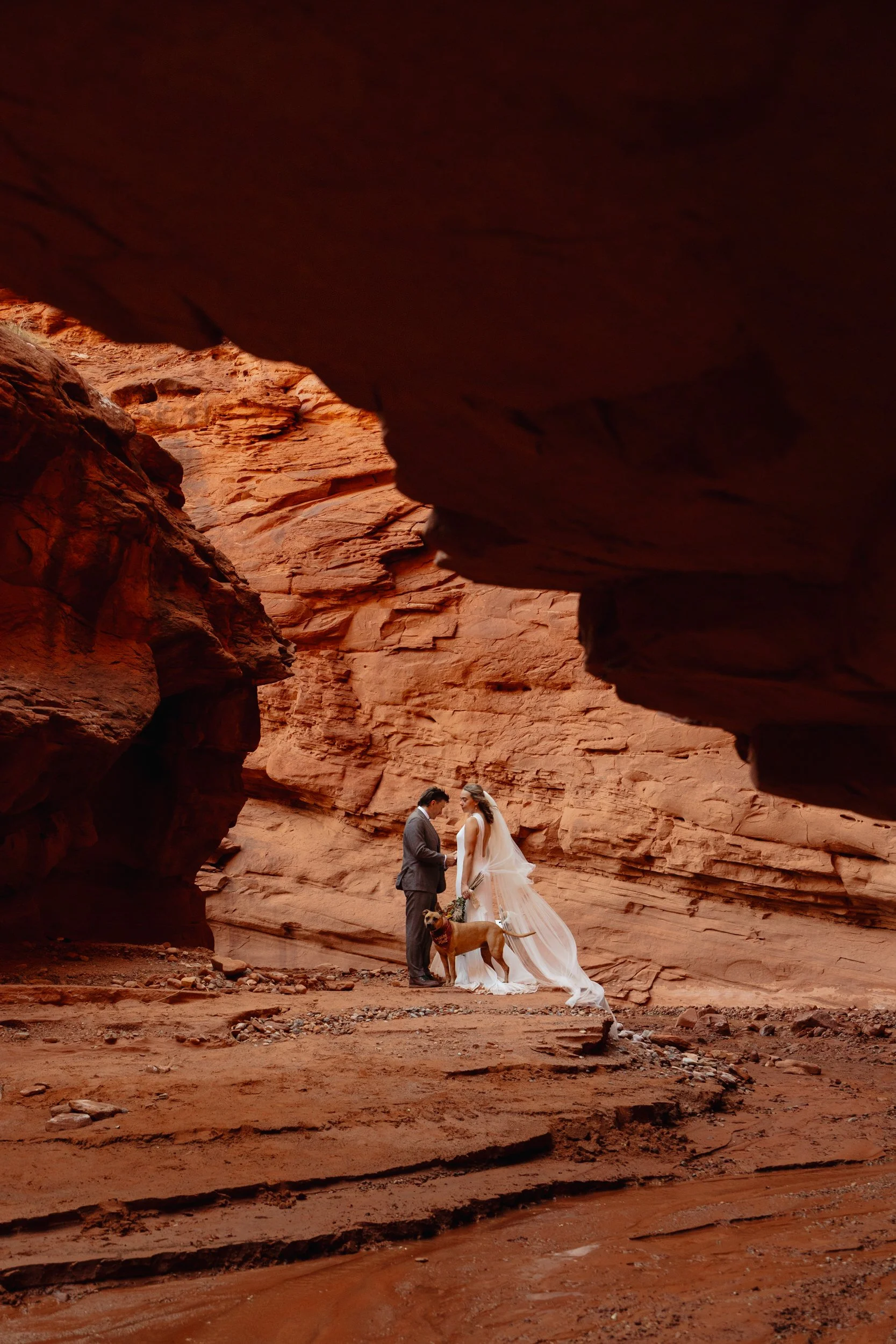 Moab, Utah elopement slot canyon ceremony | The Hearnes Adventure Photography