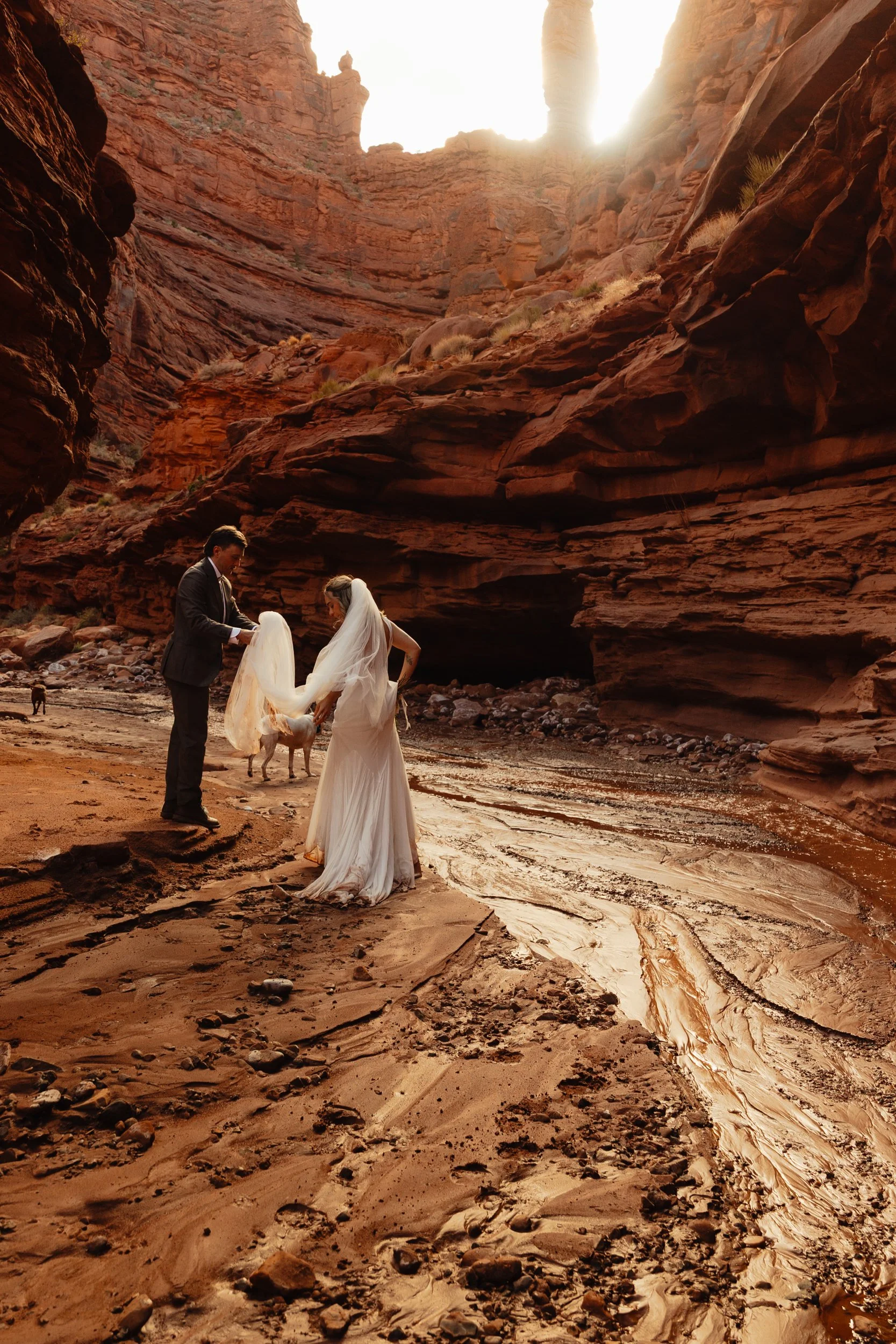 Moab, Utah elopement slot canyon ceremony | The Hearnes Adventure Photography