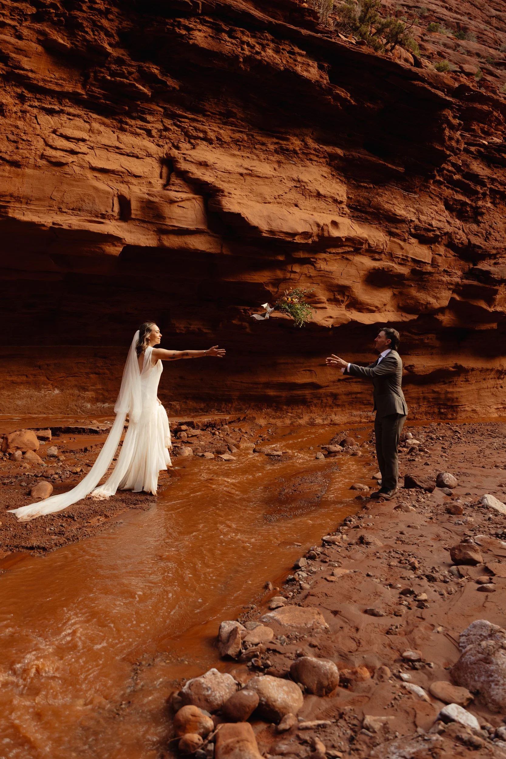 Moab, Utah elopement slot canyon ceremony | The Hearnes Adventure Photography