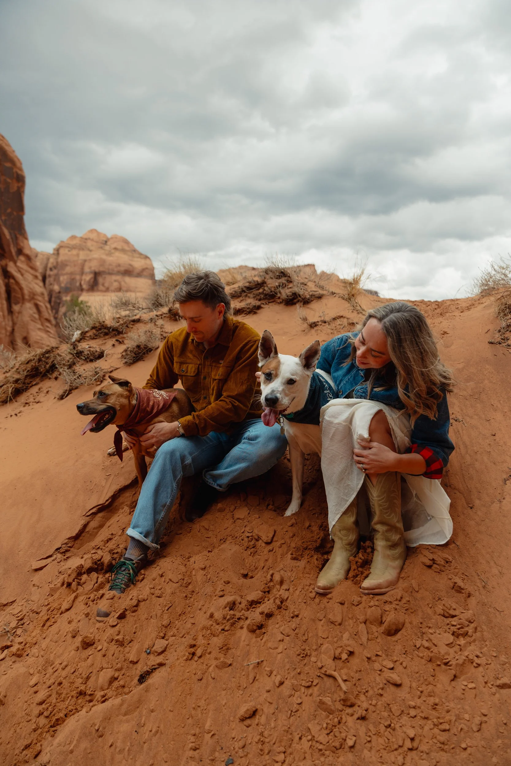 Moab, Utah elopement with dogs in the desert | The Hearnes Adventure Photography