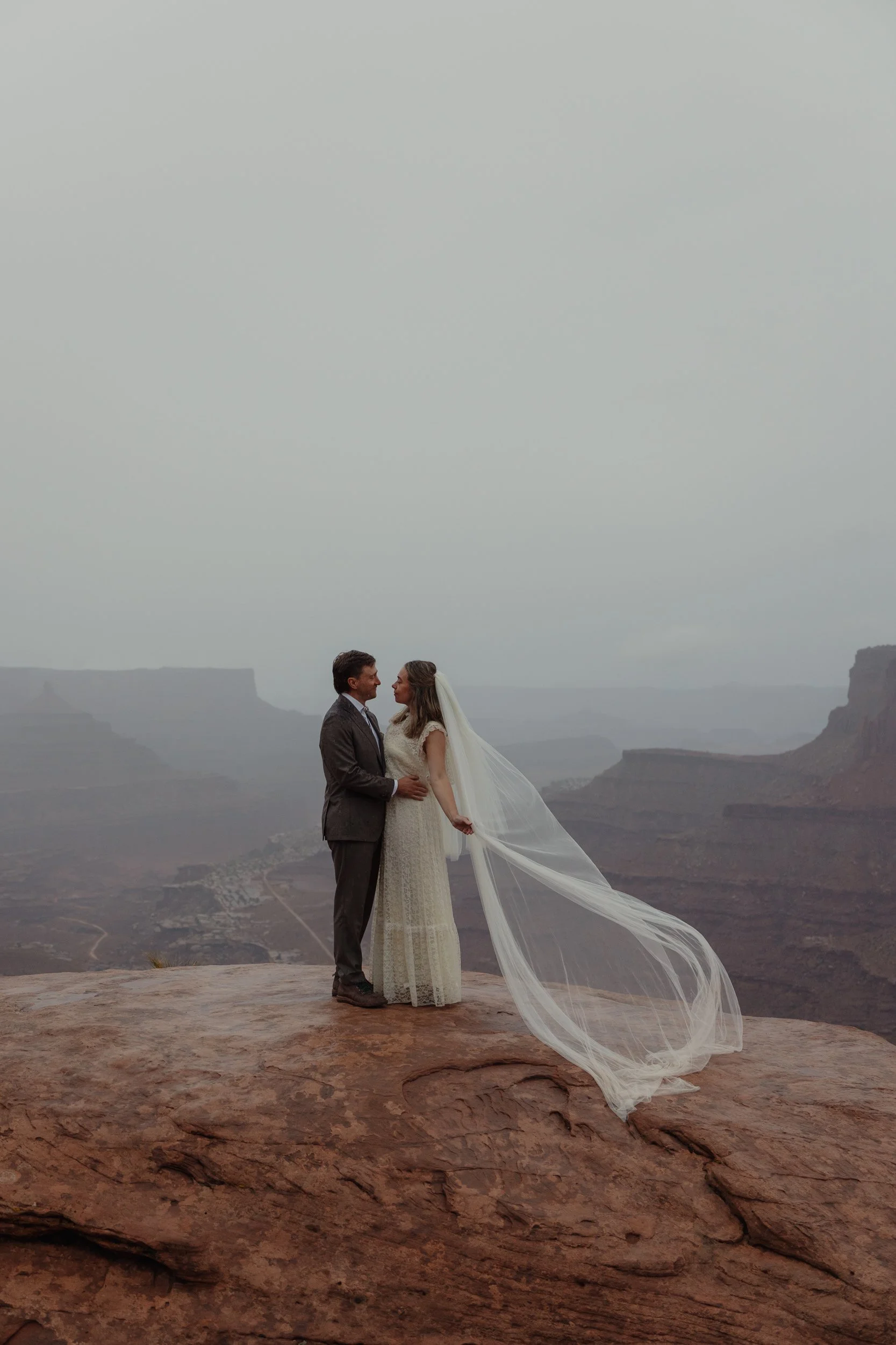 Moab, Utah elopement in canyonlands national park | The Hearnes Adventure Photography