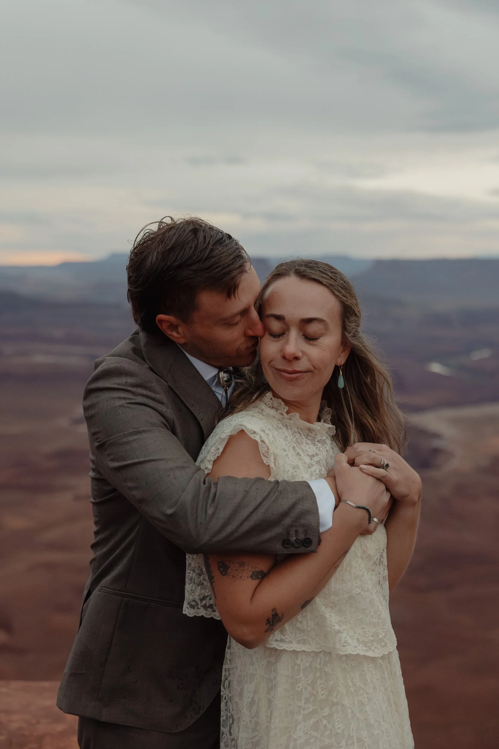 Moab, Utah elopement in canyonlands national park | The Hearnes Adventure Photography