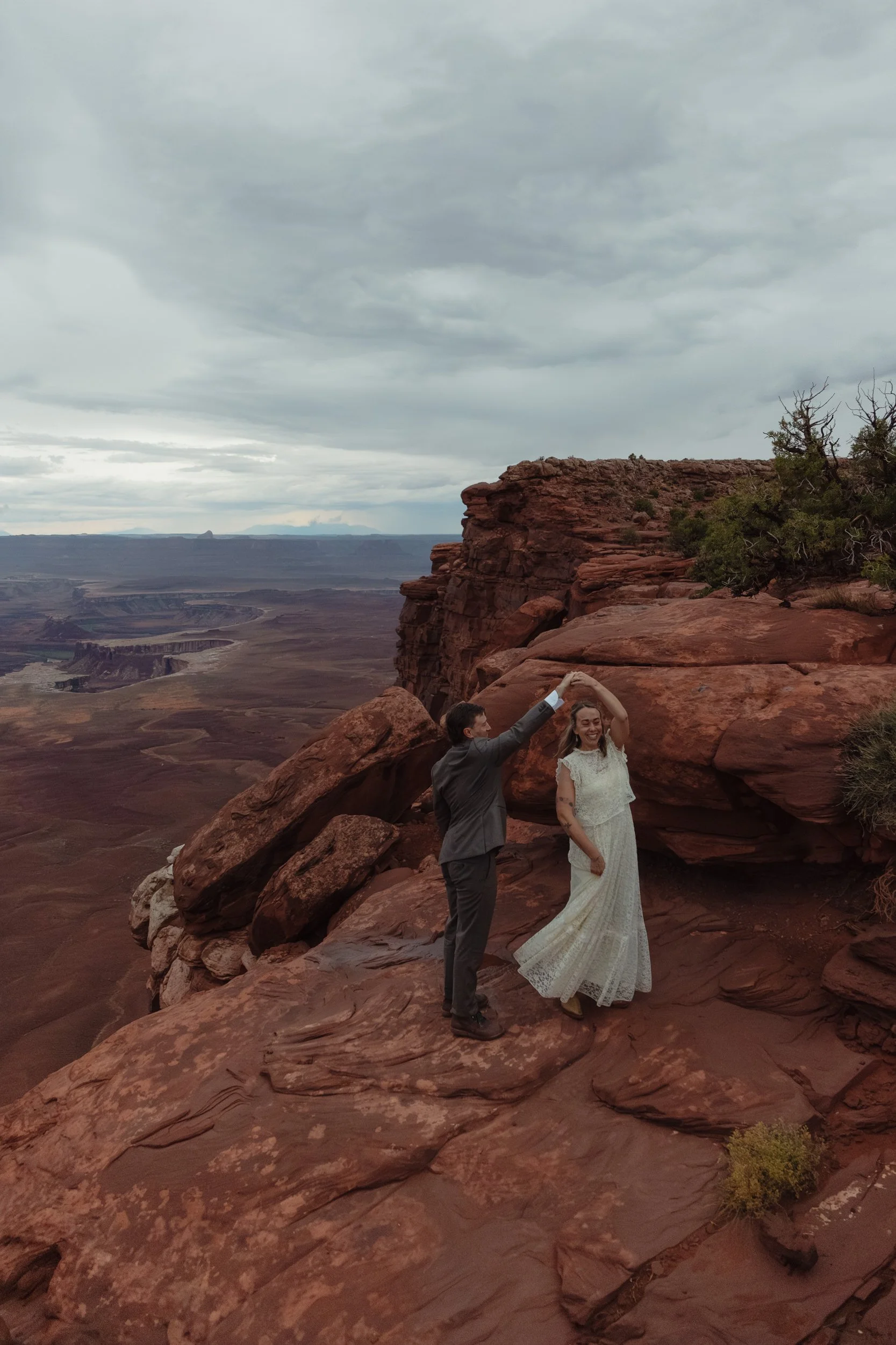 Moab, Utah elopement in canyonlands national park | The Hearnes Adventure Photography