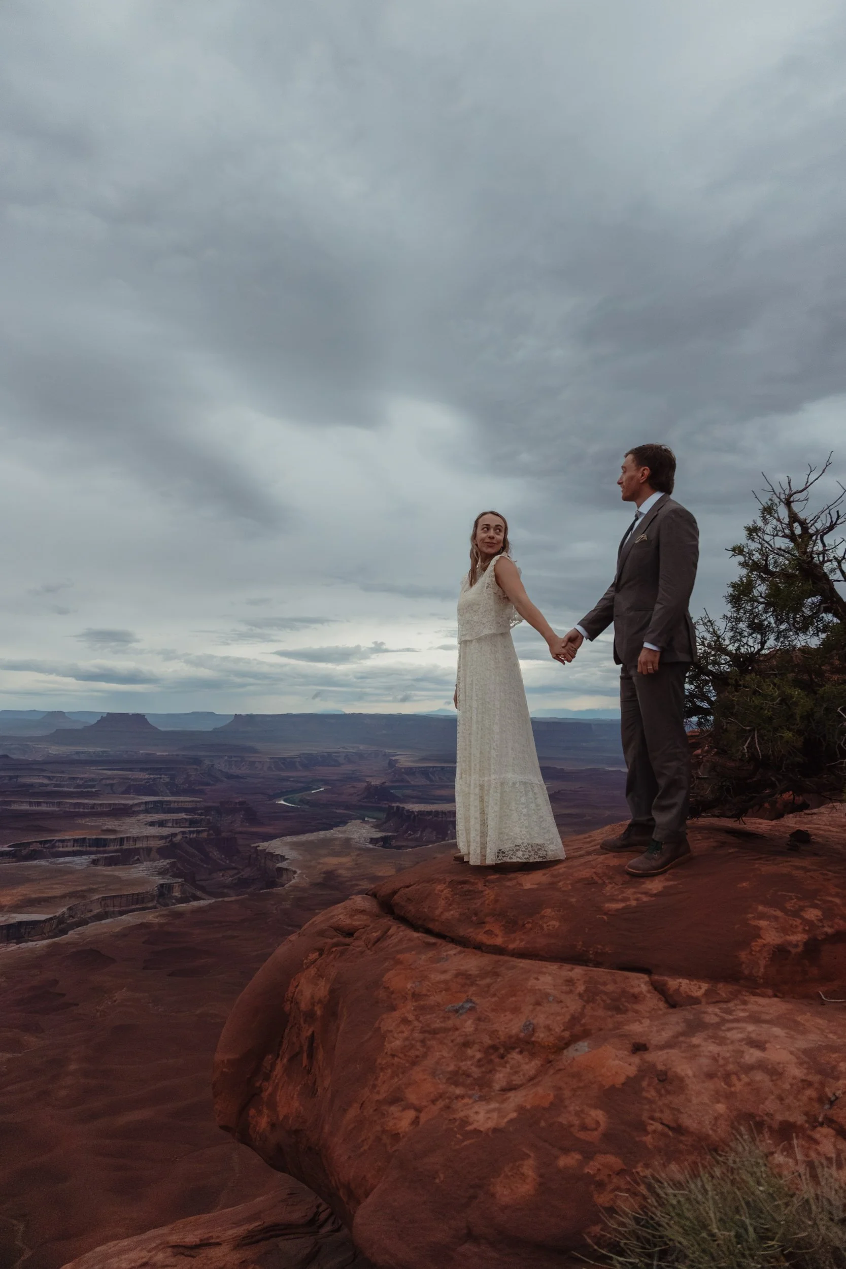 Moab, Utah elopement in canyonlands national park | The Hearnes Adventure Photography