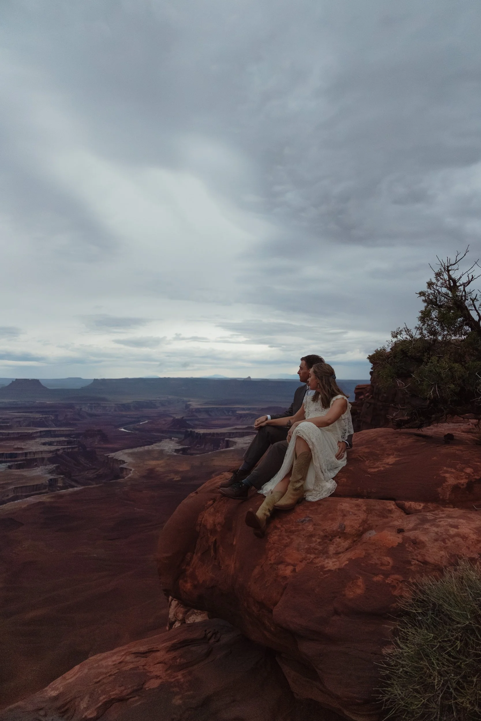 Moab, Utah elopement in canyonlands national park | The Hearnes Adventure Photography