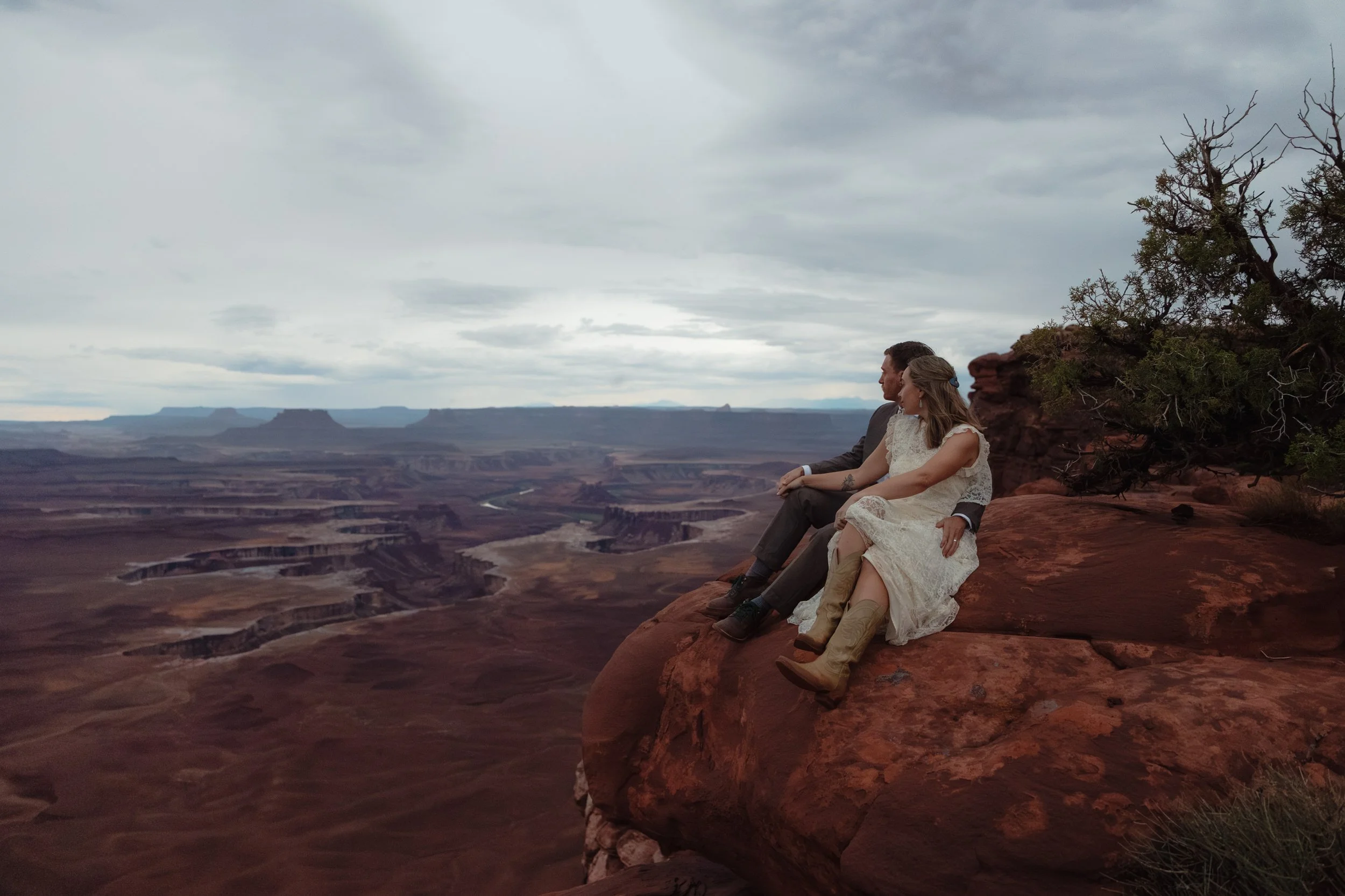 Moab, Utah elopement in canyonlands national park | The Hearnes Adventure Photography