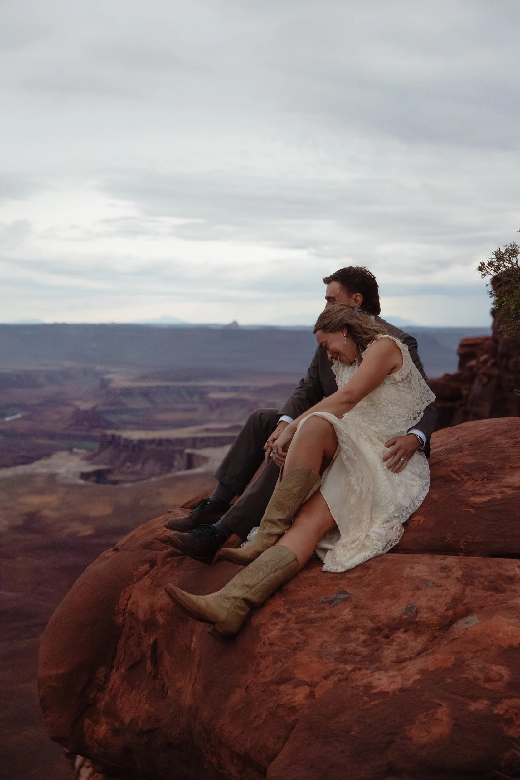 Moab, Utah elopement in canyonlands national park | The Hearnes Adventure Photography