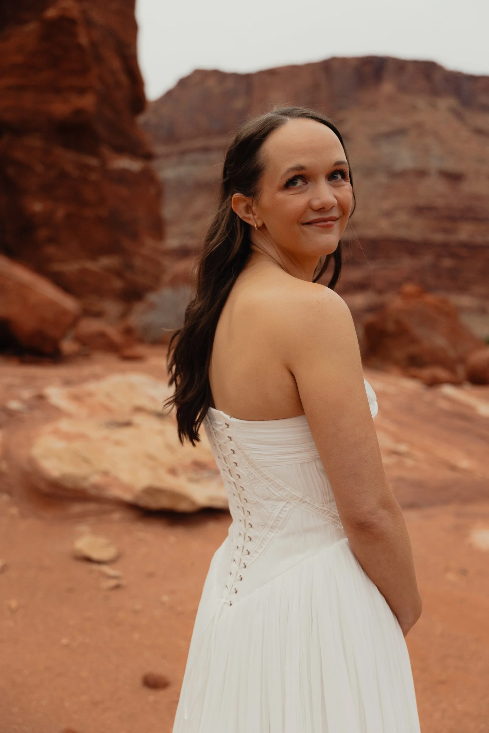 rainy moab elopement with the hearnes