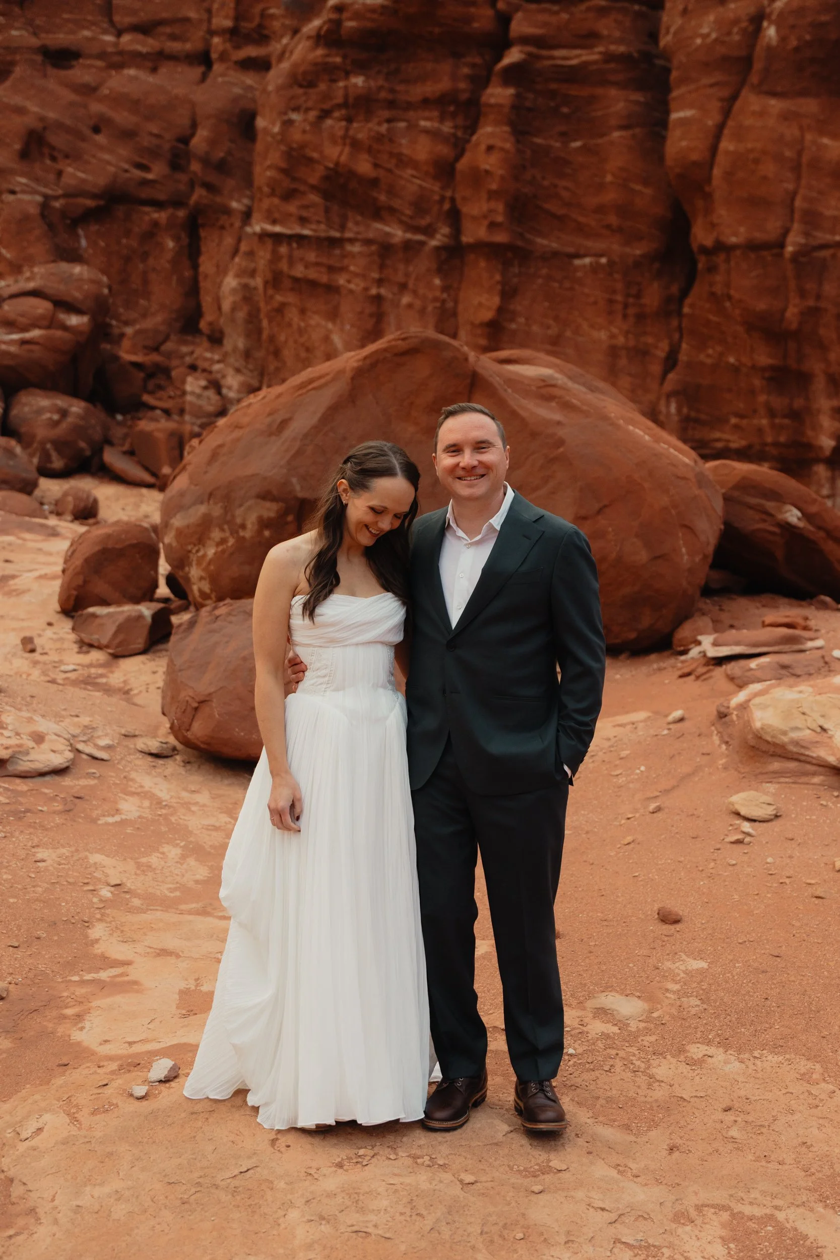 rainy moab elopement with the hearnes