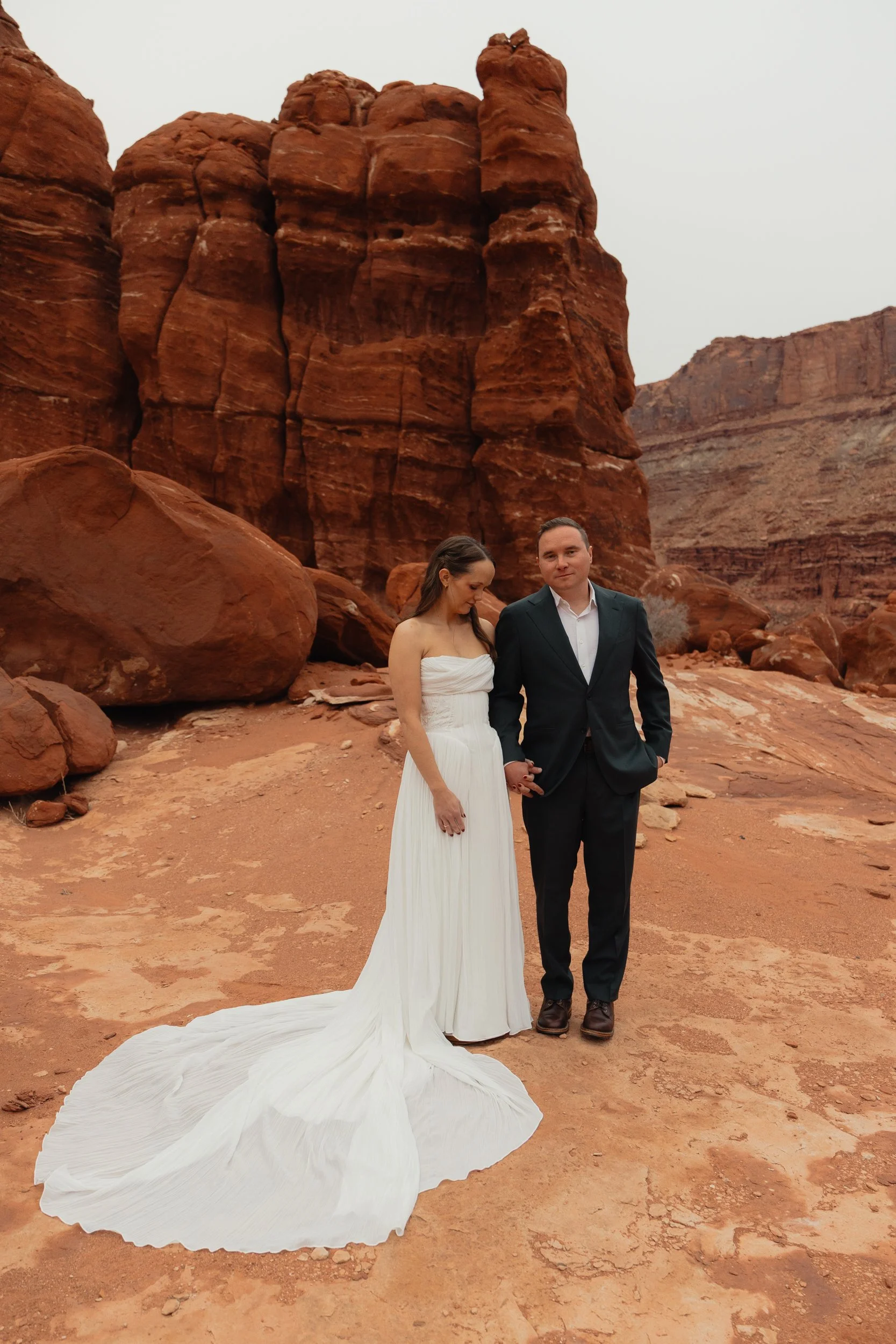 rainy moab elopement with the hearnes